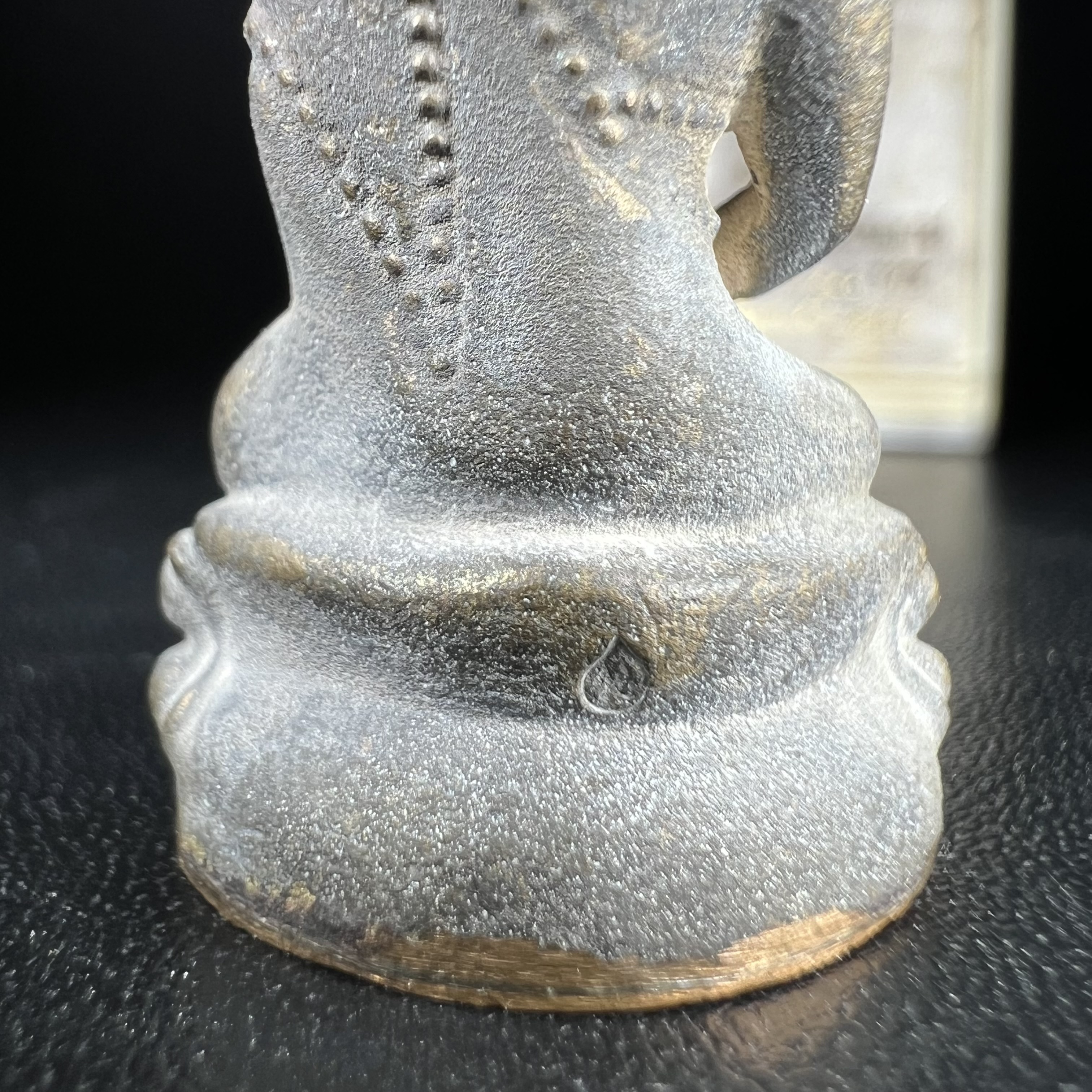 พระกริ่งชินบัญชรฉลองพระชันษา 100 ปี สมเด็จพระญาณสังวร วัดบวรนิเวศวิหาร ปี 2556 เนื้อนวโลหะผสมทองคำก้นทองแดง พิธีใหญ่ มวลสารเด่น นิยม(1 ใน 2556 องค์)