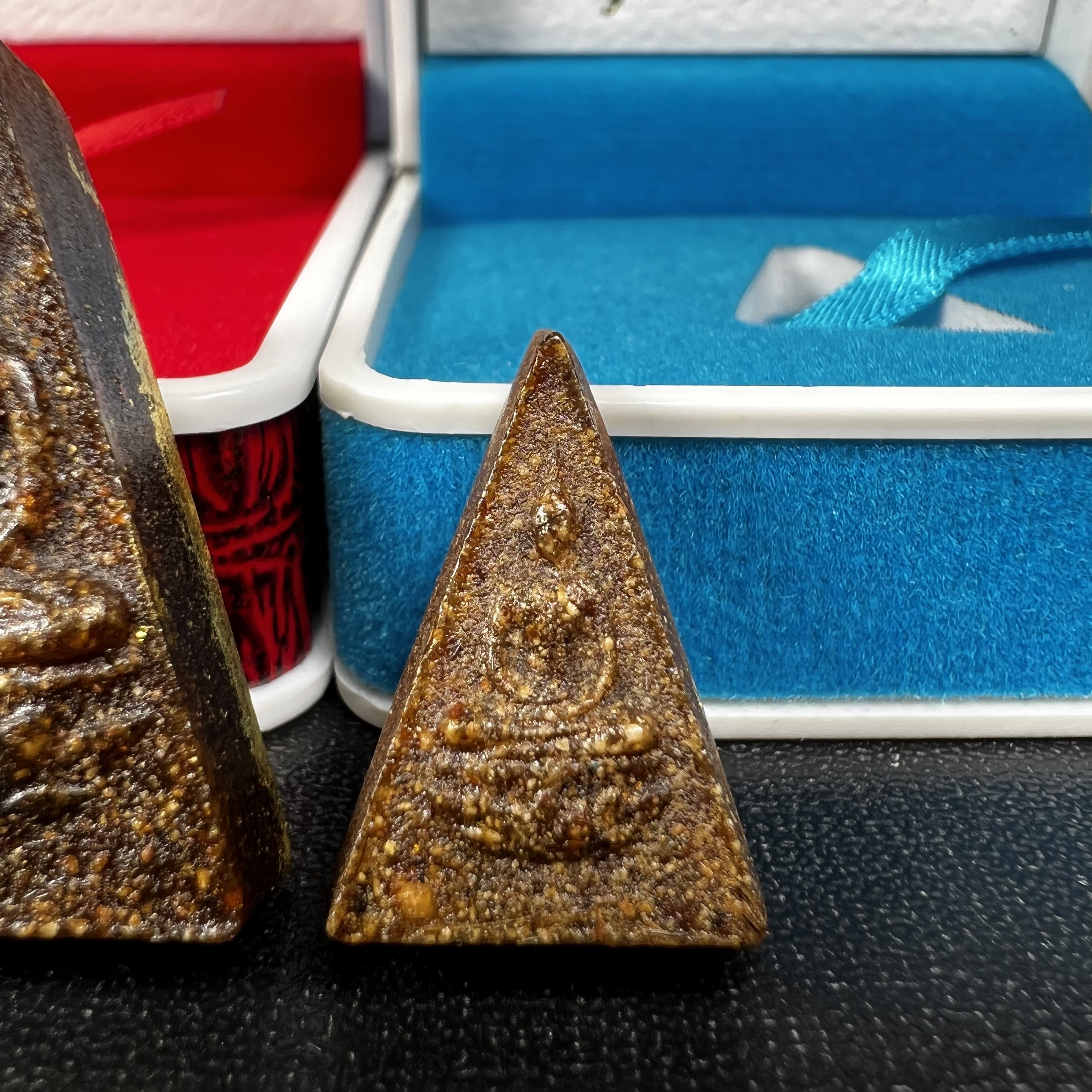 พระกำลังแผ่นดิน พระราชทาน วัดบวรนิเวศวิหาร ปี2539 พิมพ์ใหญ่-พิมพ์เล็ก กรรมการ (ในหลวง รัชกาลที่ 9 พระราชทานมวลสารจิตรลดา)นิยมหายาก