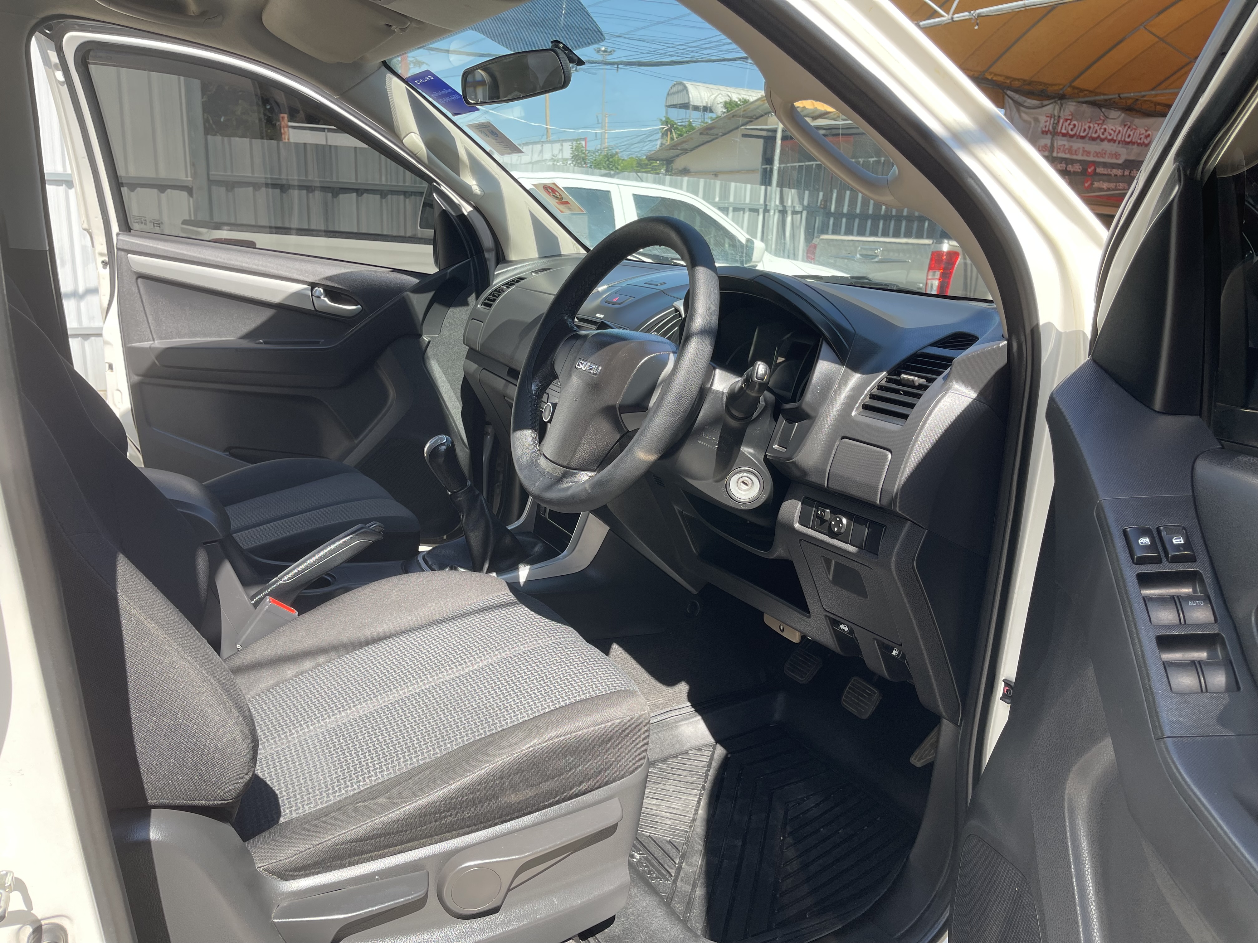 Isuzu Dmax All New 4ประตู Hilander 2.5 Vgs Z Dvd 2014 เงิน