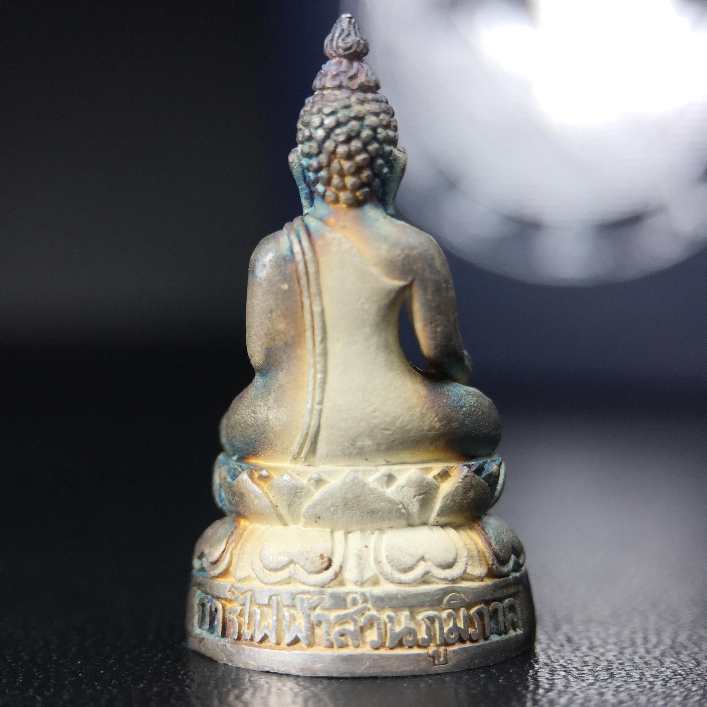 พระกริ่งไพรีพินาศ วัดบวรนิเวศวิหาร ปี2538 การไฟฟ้าส่วนภูมิภาคจัดสร้าง เนื้อเงิน(สภาพผิวเดิม ขึ้นสีรุ้งธรรมชาติ สวยแบบนิยม)พร้อมกล่องบรรจุเดิม หมายเลข 6432