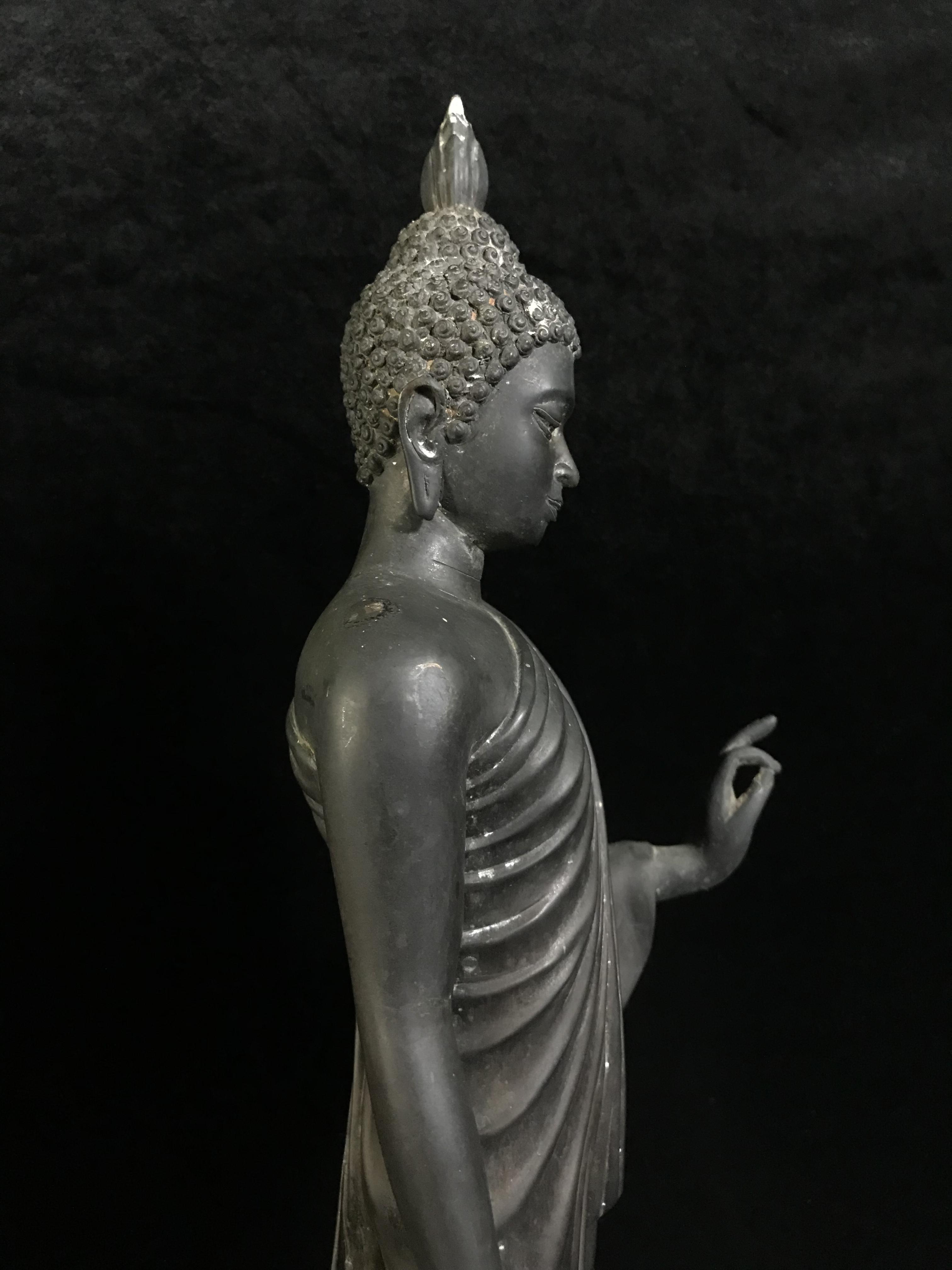 พระบูชา 25พุทธศตวรรษ พระศรีศากยะทศพลญาณ ประธานพุทธมณฑลสุทรรศน์ ปี 2531 ตราสัญลักษณ์พระราชพิธีรัชมังคลาภิเษก ปี 2531 หมายเลข (๑๕)๕๘๓ ขนาดความสูง 15 นิ้ว รวมฐานสูง 18 นิ้ว(นิยมหายาก)