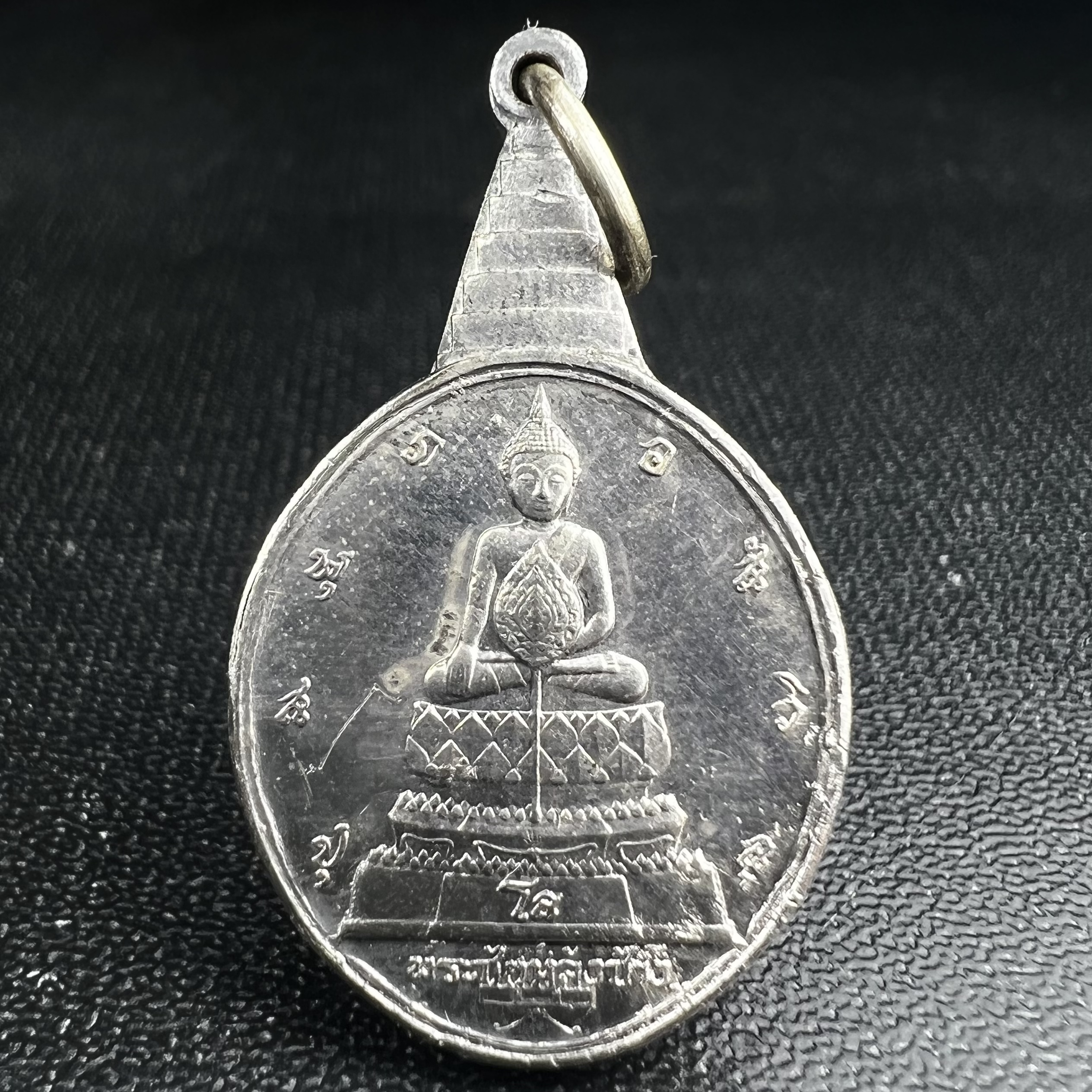 เหรียญพระชัยหลังช้าง ภปร. ครบ 5 รอบ ในหลวงรัชกาลที่9 พ.ศ.2530 เนื้อเงินพิมพ์เล็ก(หนัก 2 สลึง(7.6กรัม))หายาก สภาพสวยเดิมพร้อมซองเดิมกองกษาปณ์(พิธีใหญ่ รุ่นยอดมนิยม)