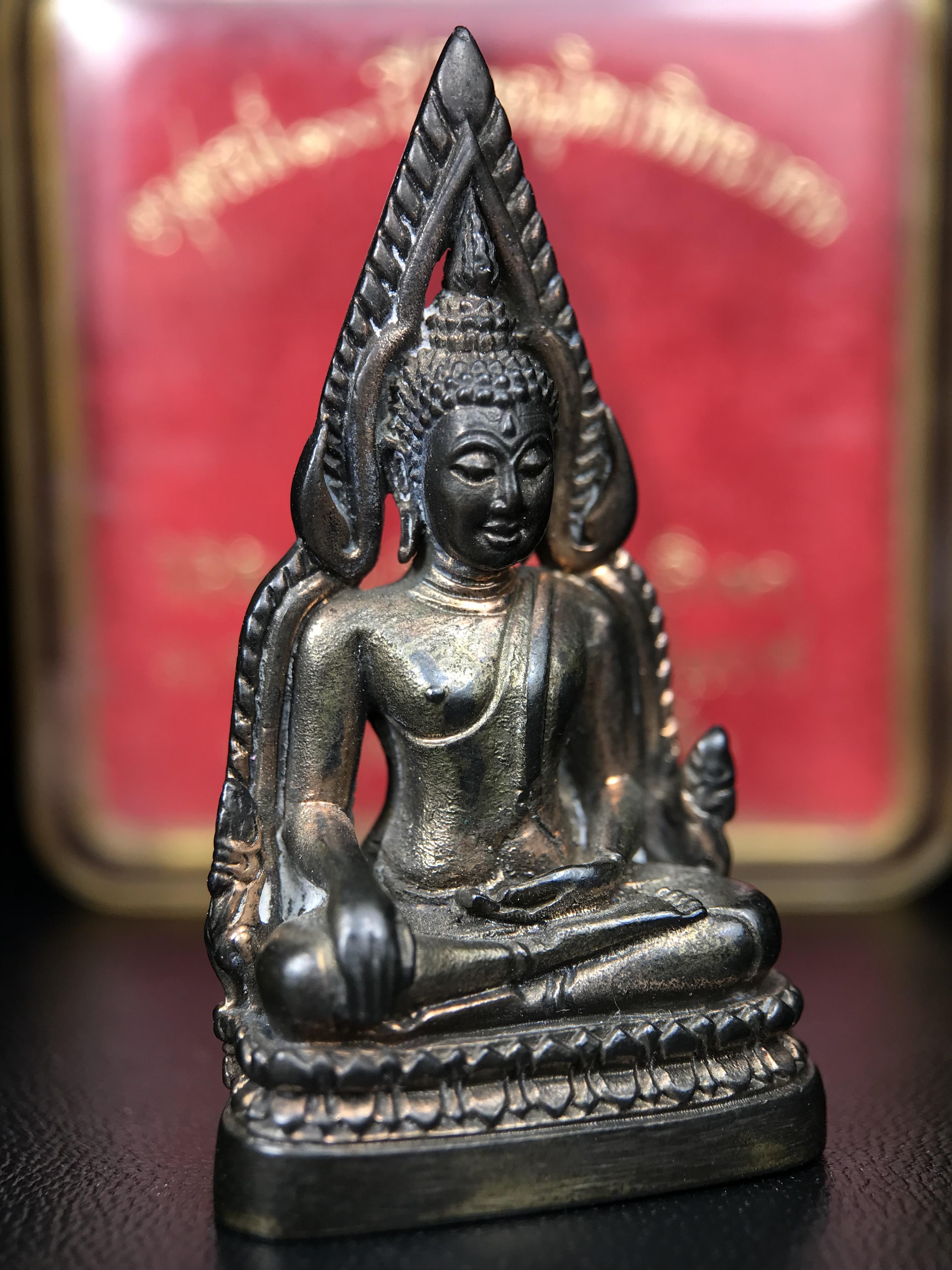 พระพุทธชินราชอินโดจีนมหาจักรพรรดิ อนุสรณ์ 100 ปี พิษณุโลกพิทยาคม (โรงเรียนชาย) พิธีจักรพรรดิมหาพุทธาภิเษก ปี 2542 เนื้อนวโลหะ(เต็มสูตรแก่ทองคำ) พิธีใหญ่มวลสารดีเกจิอาจารย์ยอดนิยมร่วมปลุกเสก*** ตอกโค้ดและหมายเลข*** 1 ใน 999 องค์ ยอดนิยมหายาก