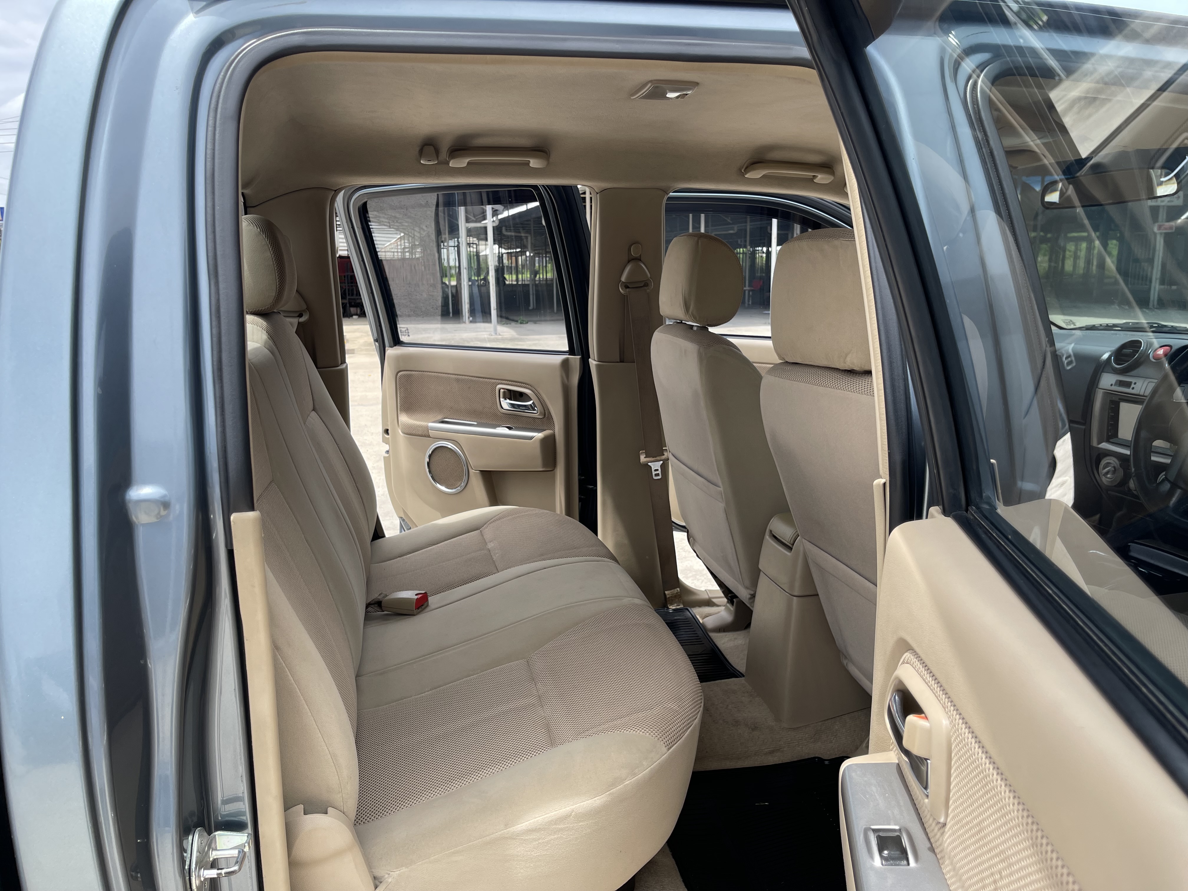 Isuzu Dmax 4ประตู Hilander 2.5 Abs 2010 เทา