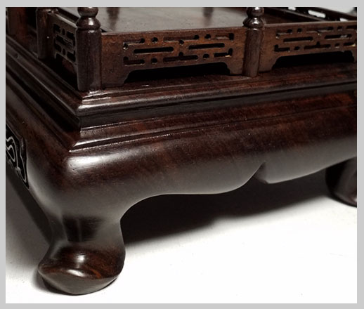 กี๋ ตั่งหรือฐานไม้ สี่เหลี่ยมมีซุ้มรั้ว หน้าท๊อป7.1cm ตัวละ