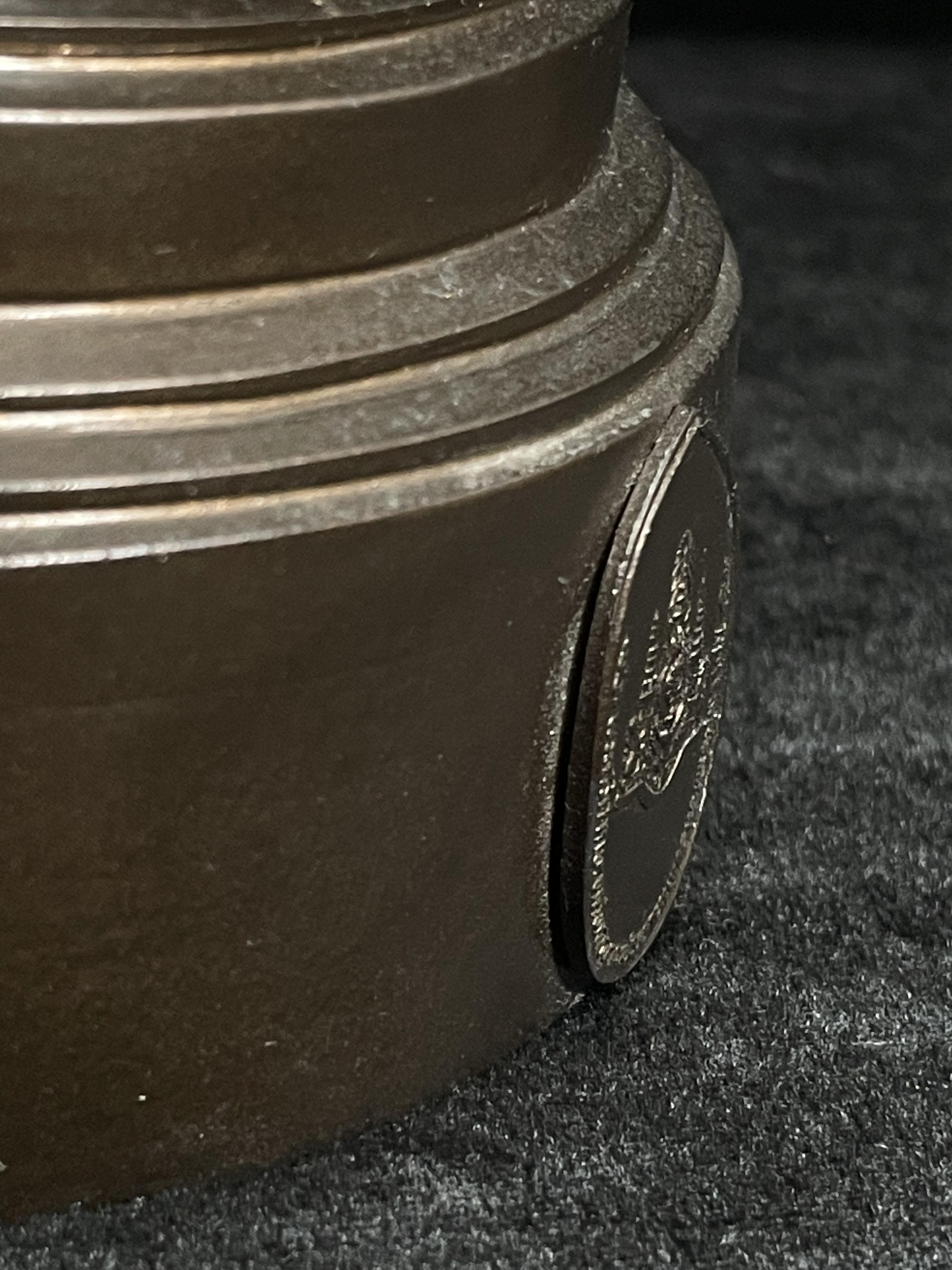 พระบูชา 25พุทธศตวรรษ พระศรีศากยะทศพลญาณ ประธานพุทธมณฑลสุทรรศน์ ปี2530 ตราสัญลักษณ์ ในมหาวาระพระชนมพรรษา ครบ 5 รอบ 60 พรรษา เมื่อ 5 ธันวาคม ปี 2530 หมายเลข (๑๕)๔๐๕ (เลขสวยผลรวมได้ 9 เจริญก้าวหน้าในทุกๆด้าน) ขนาดความสูง 15 นิ้ว รวมฐานสูง 18 นิ้ว(นิยมหายาก)