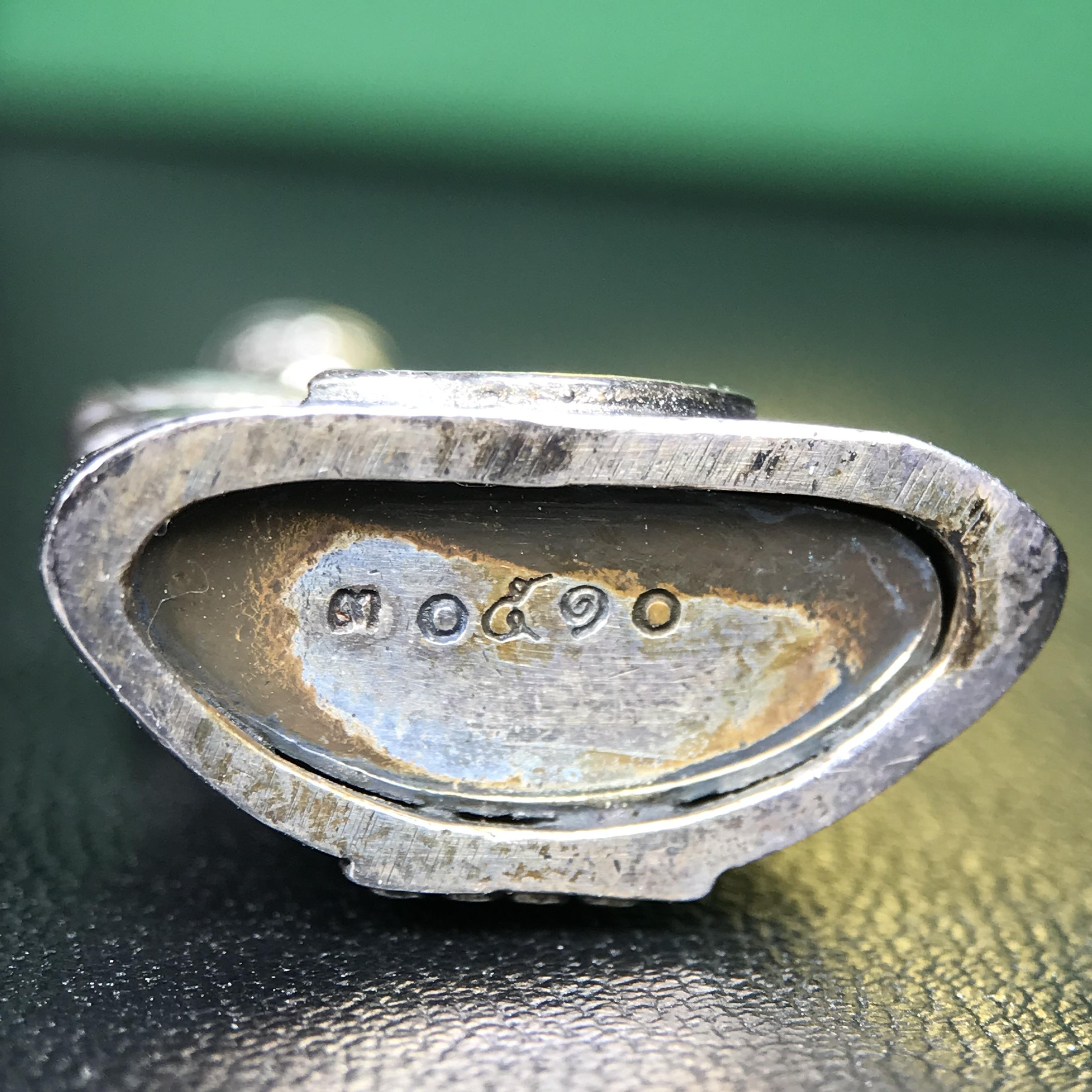 พระพุทธโสธร รุ่น กศก. 120 ปี เนื่องในโอกาสครบ 120 ปี กรมศุลกากร กระทรวงการคลัง จัดสร้าง ปี 2537 เนื้อเงินบริสุทธิ์ 99.9% ผิวขัดเงาลงดำ(เข้มขลัง)(งานบริษัท แพรนด้า จิวเวลรี่)สวยงดงาม ทรงคุณค่า