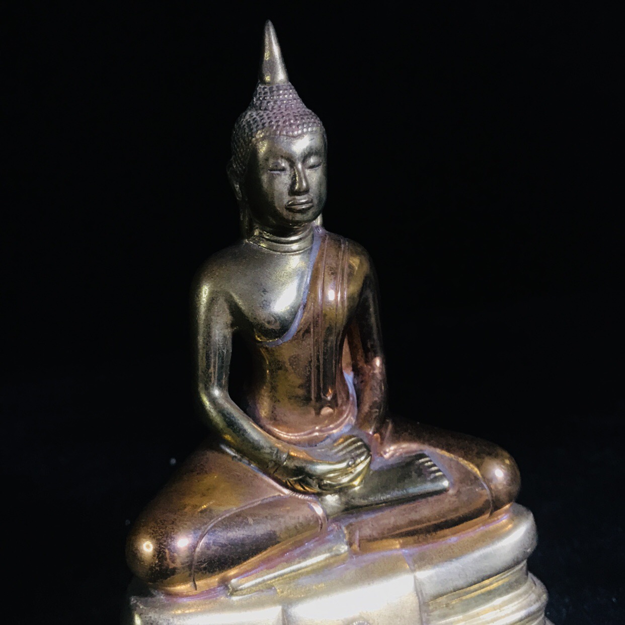 พระบูชาพระพุทธโสธร ภปร. รุ่นย้อนยุค ปี2539 กาญจนาภิเษกครองราชสมบัติครบ 50ปี หน้าตัก3นิ้ว เนื้อสามกษัตริย์ หมายเลข00718