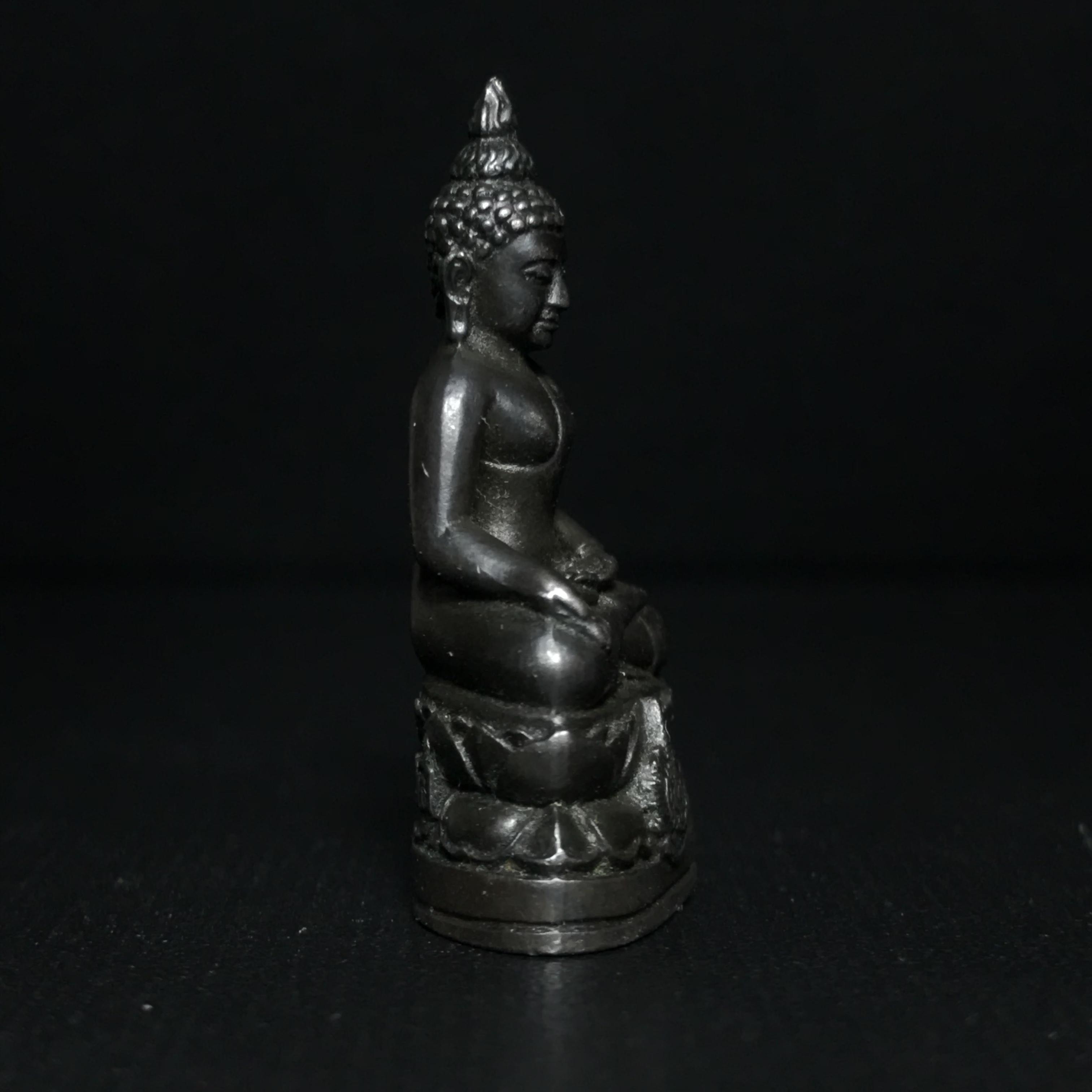 พระกริ่งไพรีพินาศ เฉลิมพระเกียรติ พระบาทสมเด็จพระเจ้าอยู่หัวรัชกาลที่9 พระชนมพรรษา 6 รอบ ปี2542 เนื้อนวโลหะผสมทองคำ(บรรจุเหล็กไหล)ดีนอก-ดีใน