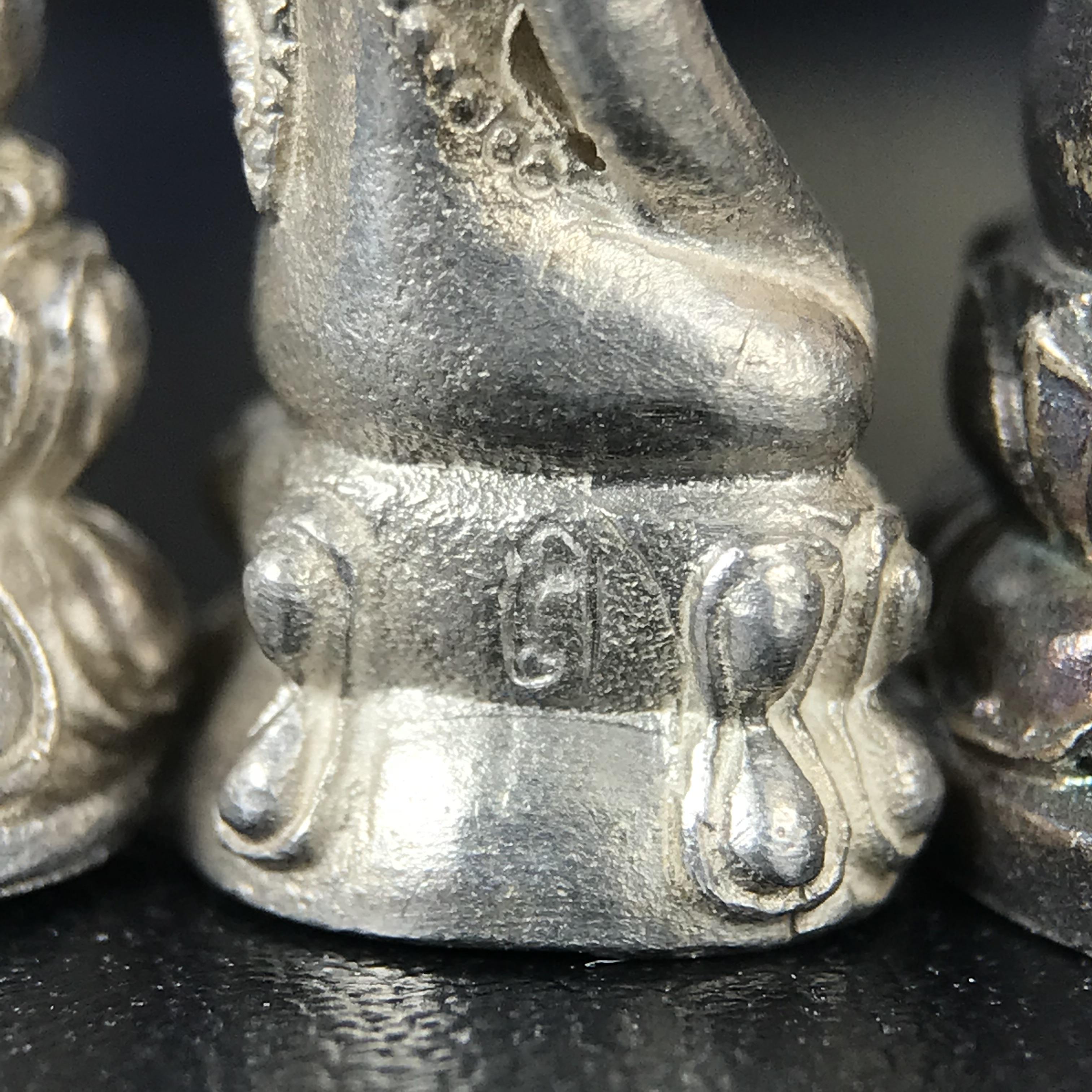 พระกริ่งนวปทุม ภปร.-พระชัยวัฒน์นวปทุม ภปร.-พระกริ่งไพรีพินาศ ภปร. รุ่นแรก วัดปทุมวนาราม ครบชุดเนื้อเงิน ปี2535(ในหลวงรัชกาลที่9เสด็จเททอง)(1ใน3000องค์)หายาก***เก็บทีเดียวครบชุดไปเลยรุ่นนี้ แนะนำ....ตอนนี้หายากแล้ว***