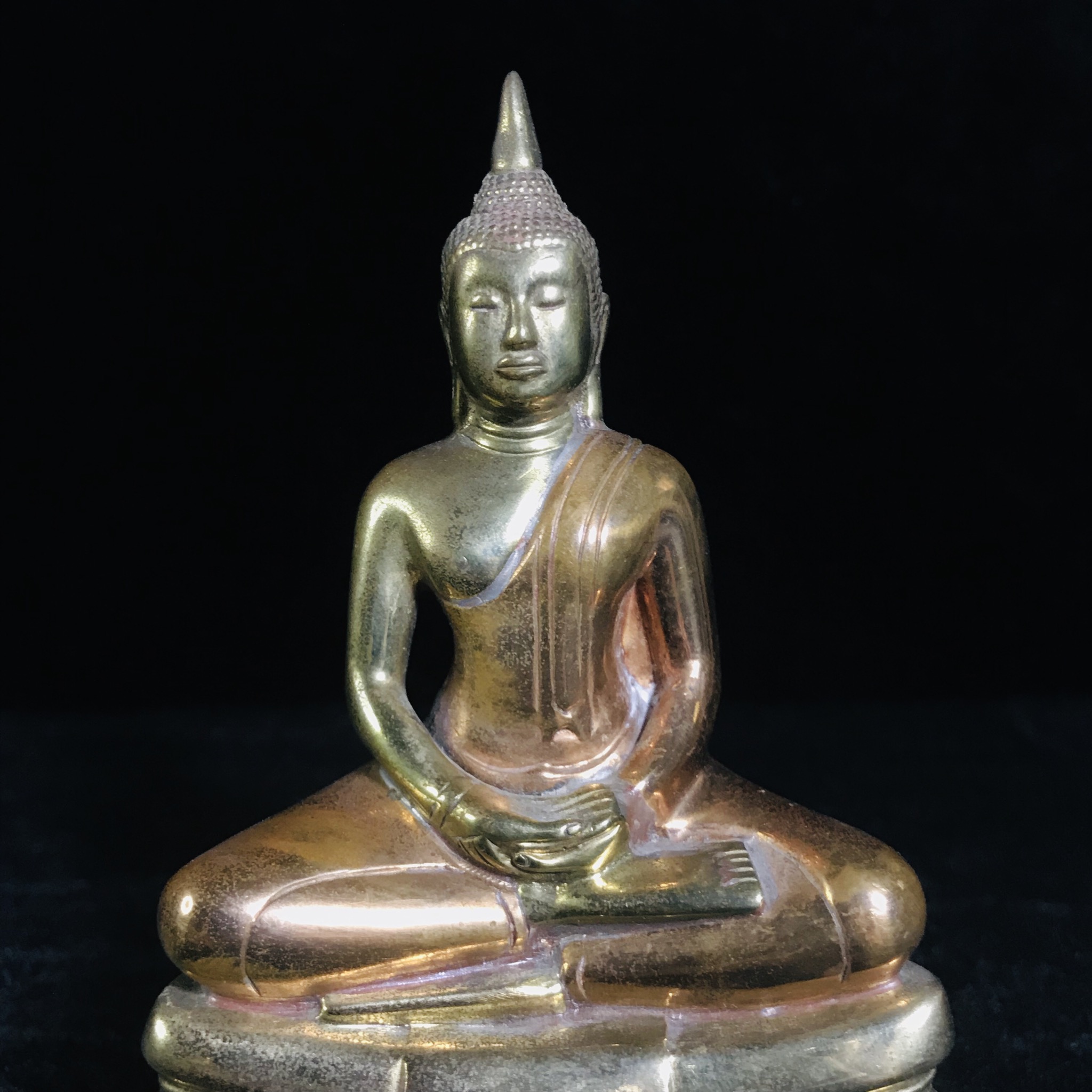 พระบูชาพระพุทธโสธร ภปร. รุ่นย้อนยุค ปี2539 กาญจนาภิเษกครองราชสมบัติครบ 50ปี หน้าตัก3นิ้ว เนื้อสามกษัตริย์ หมายเลข00718