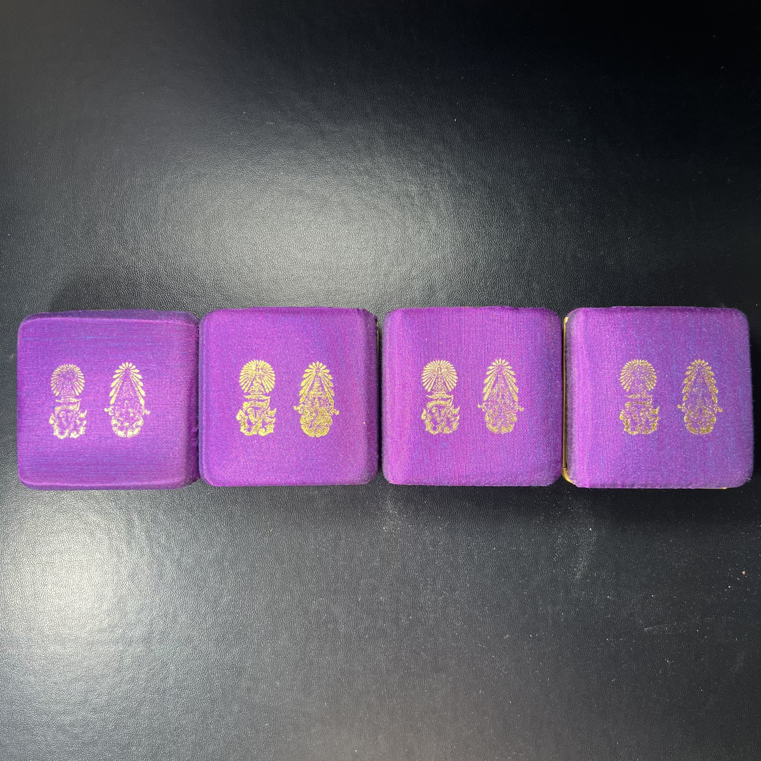 พระกริ่งพระพุทธนรสีห์ จปร.+ภปร. ครบรอบ 100 ปี ธนาคารไทยพาณิชย์ เนื้อนวโลหะ ปี 2550 สมเด็จพระเทพรัตนราชสุดาฯ เสด็จเป็นองค์ประธานในพิธีเททอง(พุทธศิลป์งดงาม)ด้านหน้าฐานประดับด้วยตราสัญลักษณ์พระปรมาภิไธยย่อ "จปร" และ "ภปร" เคียงคู่กันเป็นค