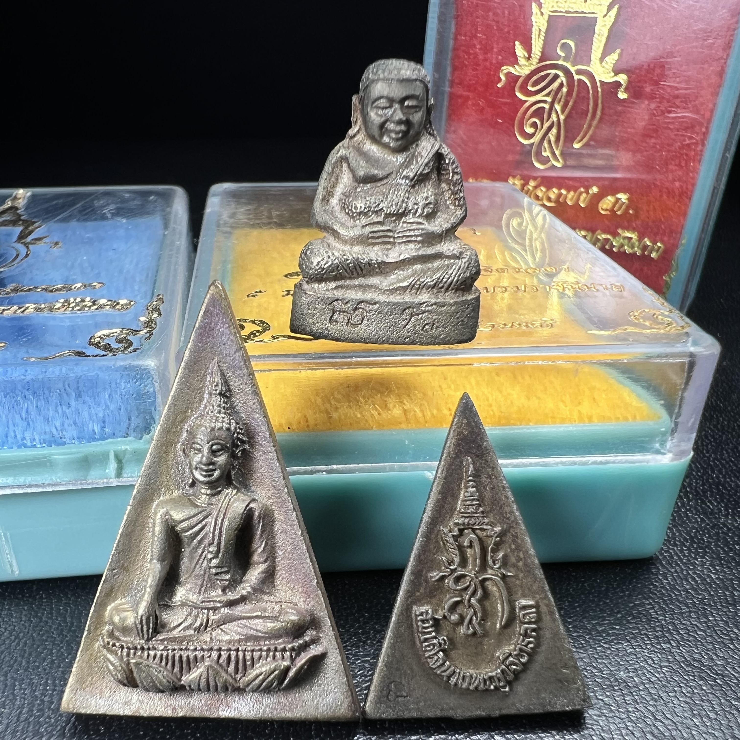 สมเด็จนางพญาจิตรลดา สก. พิมพ์ใหญ่และพิมพ์เล็ก + สมเด็จพระสังกัจจายน์ สก. ครบชุดเนื้อนวโลหะ(รวม 3 องค์) เฉลิมพระชนมพรรษา 5 รอบ สมเด็จพระบรมราชินีนาถ ปี 2535 จัดสร้างโดย สำนักนายกรัฐมนตรี (พิธีปลุกเสกใหญ่ 3 วาระ)(ในหลวง ร.๙ และพระราชินี เสด็จในพิธี)