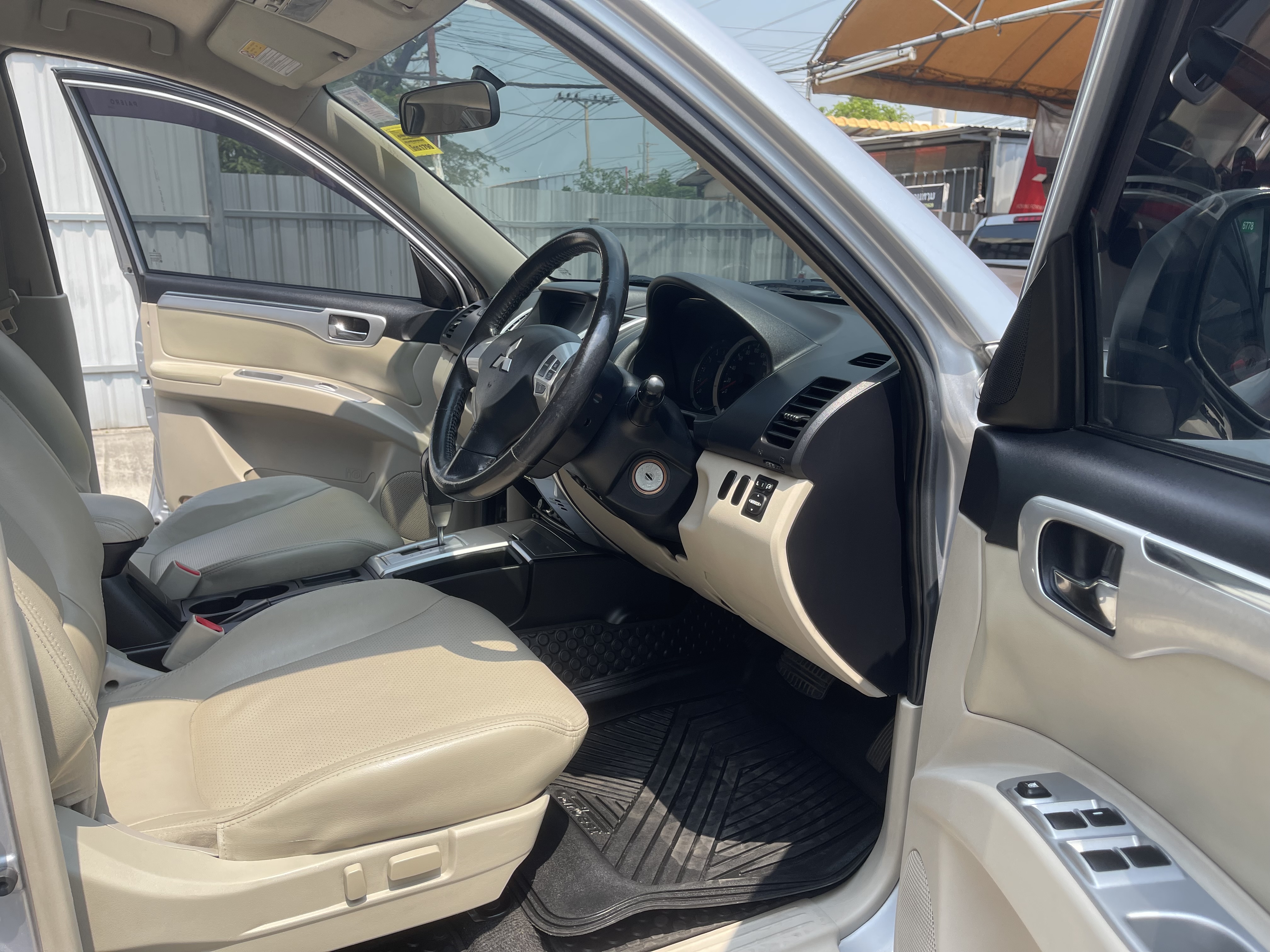 Mitsubishi Pajero Sport 2.5 GT 2WD At 2011 เงิน