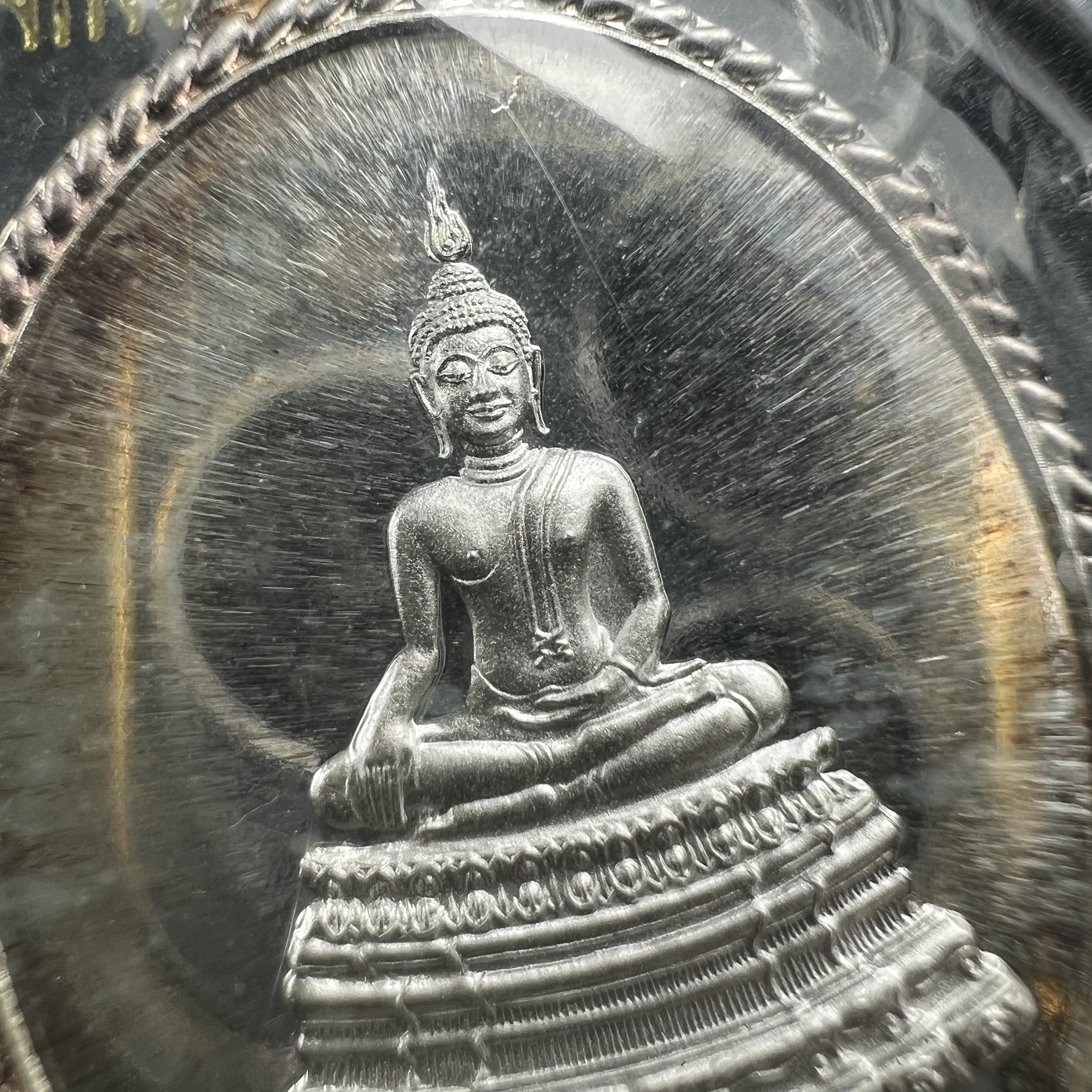 พระศาสดา ภปร.วัดบวรนิเวศวิหาร คณะวิทยาศาสตร์ จุฬาลงกรณ์ฯ ปี2548 จัดสร้างเพื่อเทิดทูนพระบาทสมเด็จพระจอมเกล้า เจ้าอยู่หัว ในวโรกาสครบรอบพระราชสมภพ200ปี เหรียญเนื้อเงิน(สภาพสวยซีนซองเดิมกล่องครบ)ตอกโค๊ดและหมายเลขประจำองค์ 222(เลขสวยเลขตอง)(1ใน499เหรียญ)หายาก