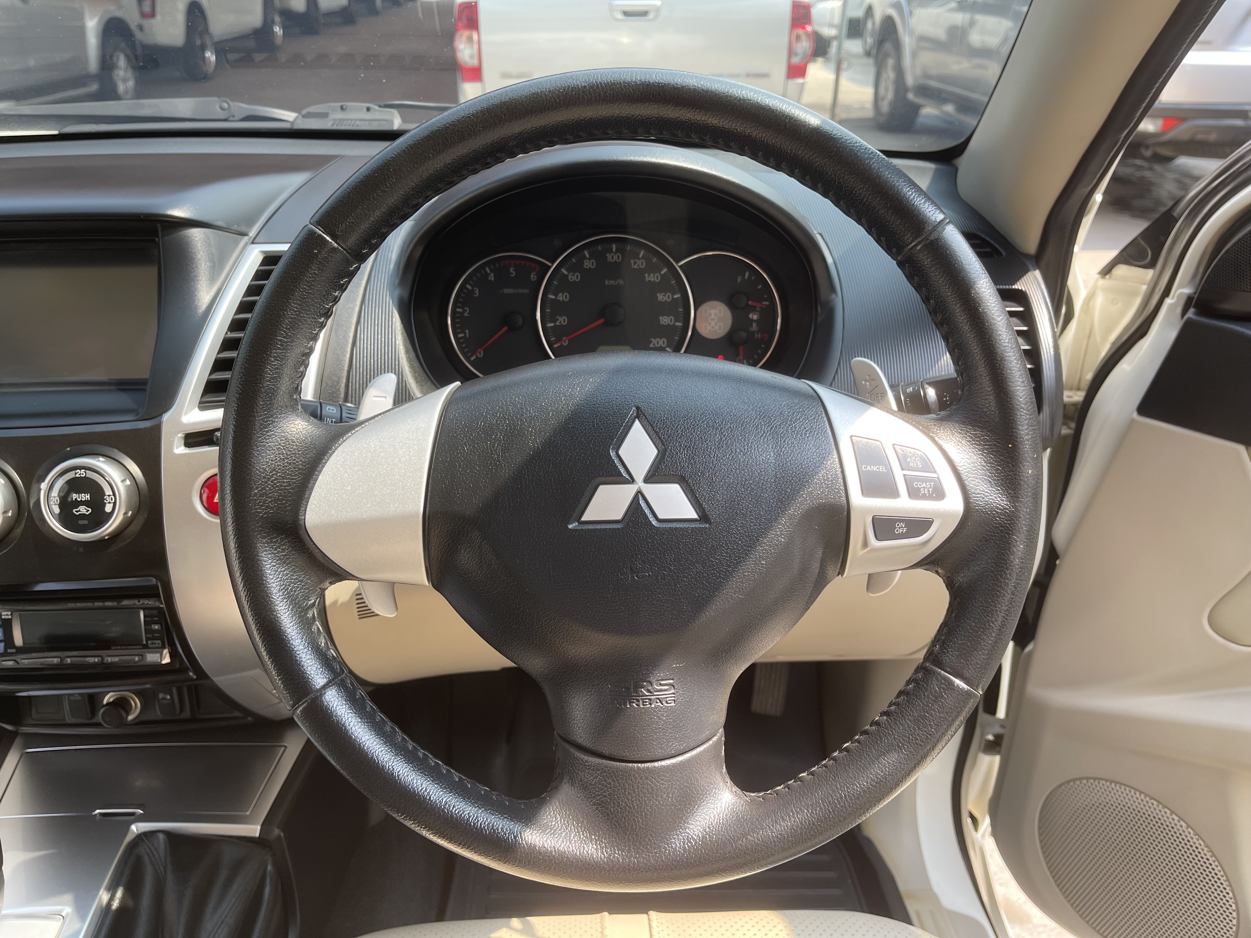 Mitsubishi Pajero Sport 2.5 GT 4WD At 2013 ขาวมุก