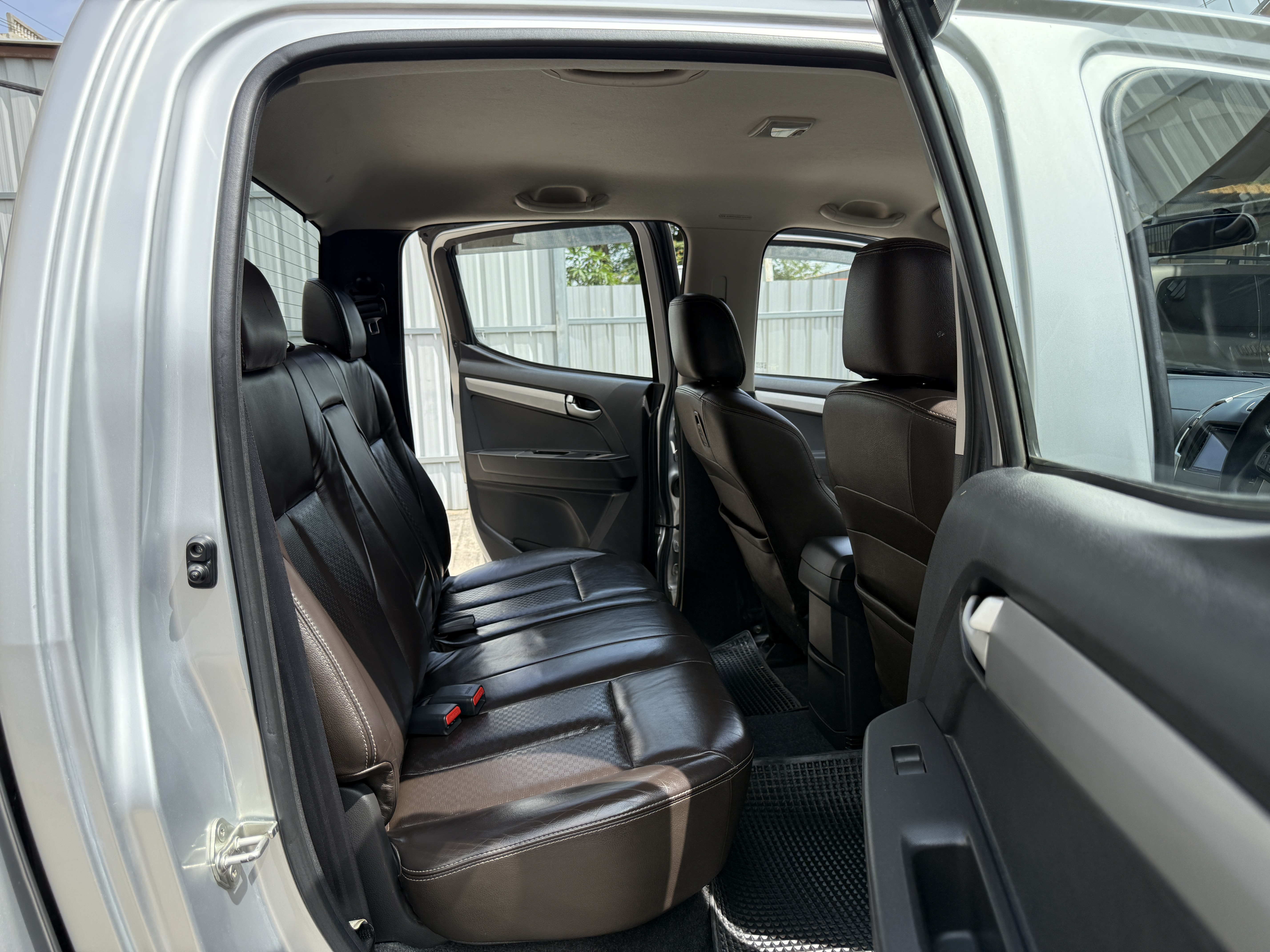 Isuzu Dmax All New 4ประตู Hilander 3.0 Vgs Z Prestige Navi At 2012 เงิน