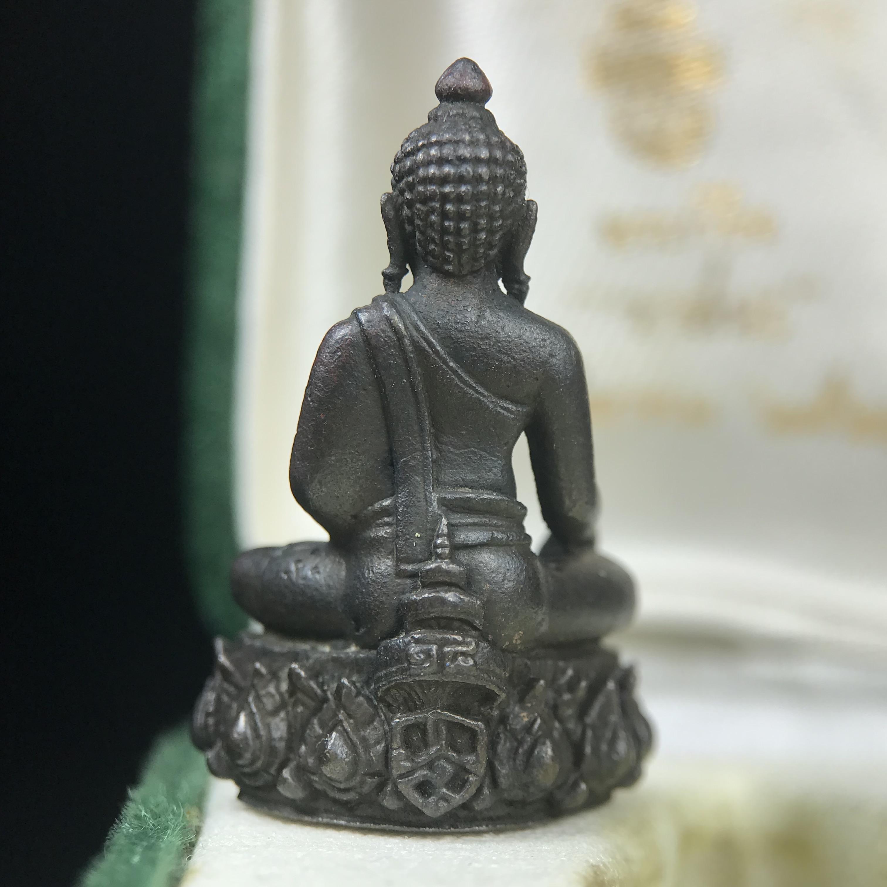 พระกริ่งวาสนา(รุ่นแรก) 80 พรรษา สมเด็จพระสังฆราช (วาสน์) วัดราชบพิธฯ ปี2521 เนื้อนวโลหะ(ตอกโค๊ตพระปิดตา) โดยมีหลวงปู่โต๊ะ วัดประดู่ฉิมพลีร่วมปลุกเสก พร้อมกล่องบรรจุเดิม(รุ่นแรก คอตั้งตรงได้สัดส่วน หายาก)