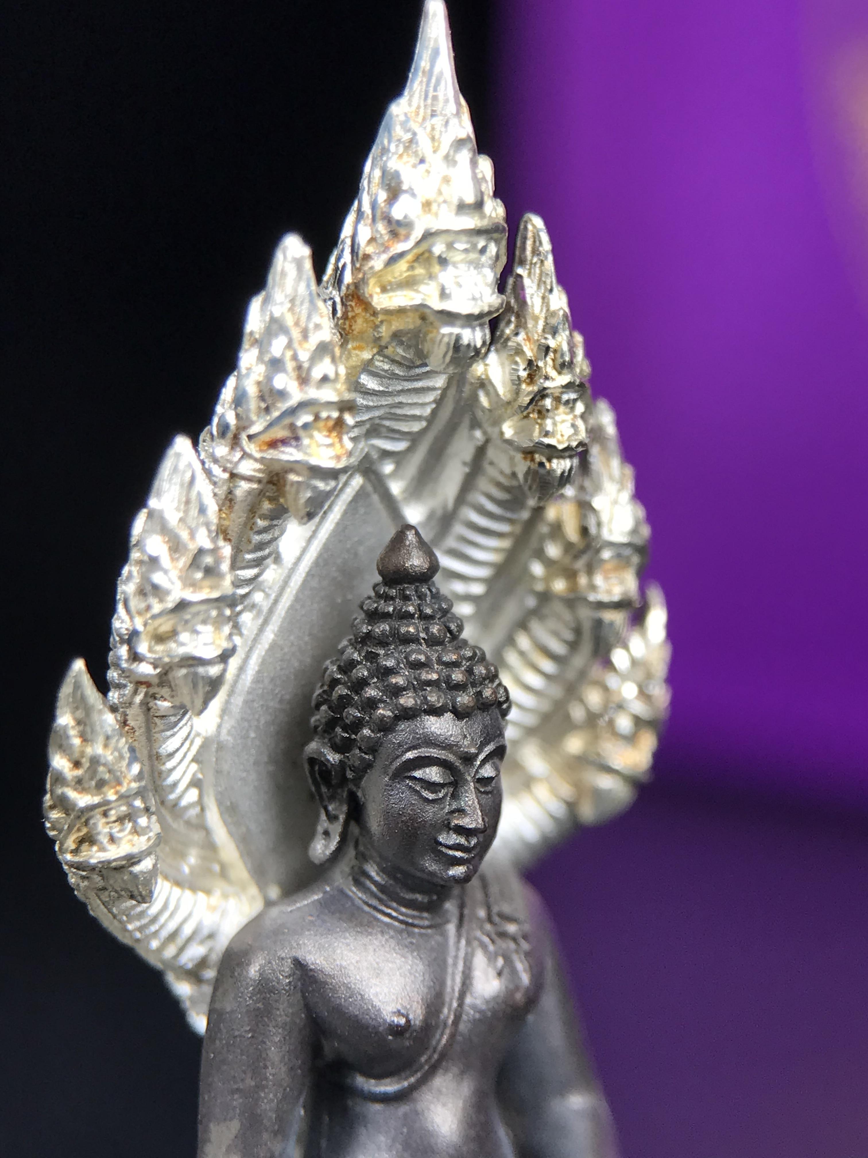 พระนาคปรก สธ. รุ่นสร้างพระอุโบสถเฉลิมพระเกียรติ 4 รอบ 84 พรรษา สมเด็จพระเทพรัตนราชสุดาฯ วัดบวรนิเวศวิหาร ปี 2543 พิมพ์ใหญ่ องค์พระเนื้อนวโลหะ ฐานนาคปรกเนื้อเงิน(สภาพ สวย )พิธีใหญ่ พุทธศิลป์งดงาม หายาก(องค์หมายเลขสวย ๒๖๖) (1 ใน 1999 องค์)