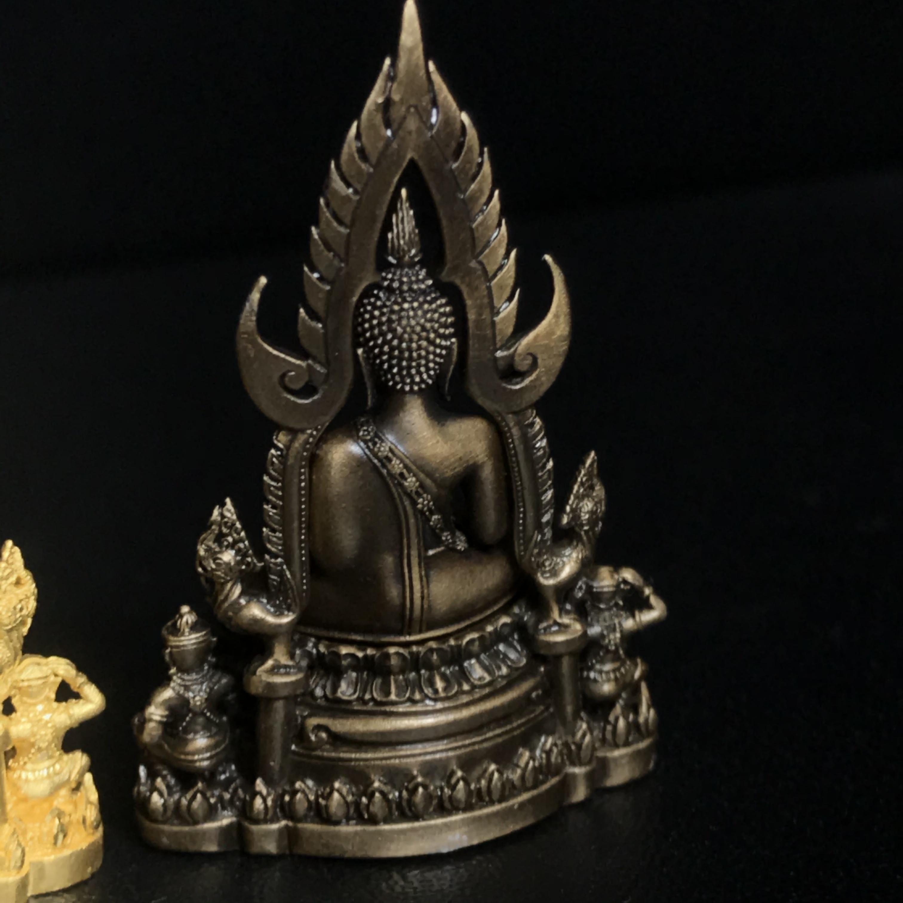 พระพุทธชินราช(จำลอง) ภปร. 84 พรรษา พิมพ์กลางขนาดหน้าตัก 1/2 นิ้ว(ครบชุด3องค์ เนื้อทองคำ+เนื้อเงินชุบทองคำขาว+เนื้อบรอนซ์รมดำซาติน)(พระราชทานมวลสาร จิตรลดาและเส้นพระเจ้า(เส้นผม)รัชกาลที่9)