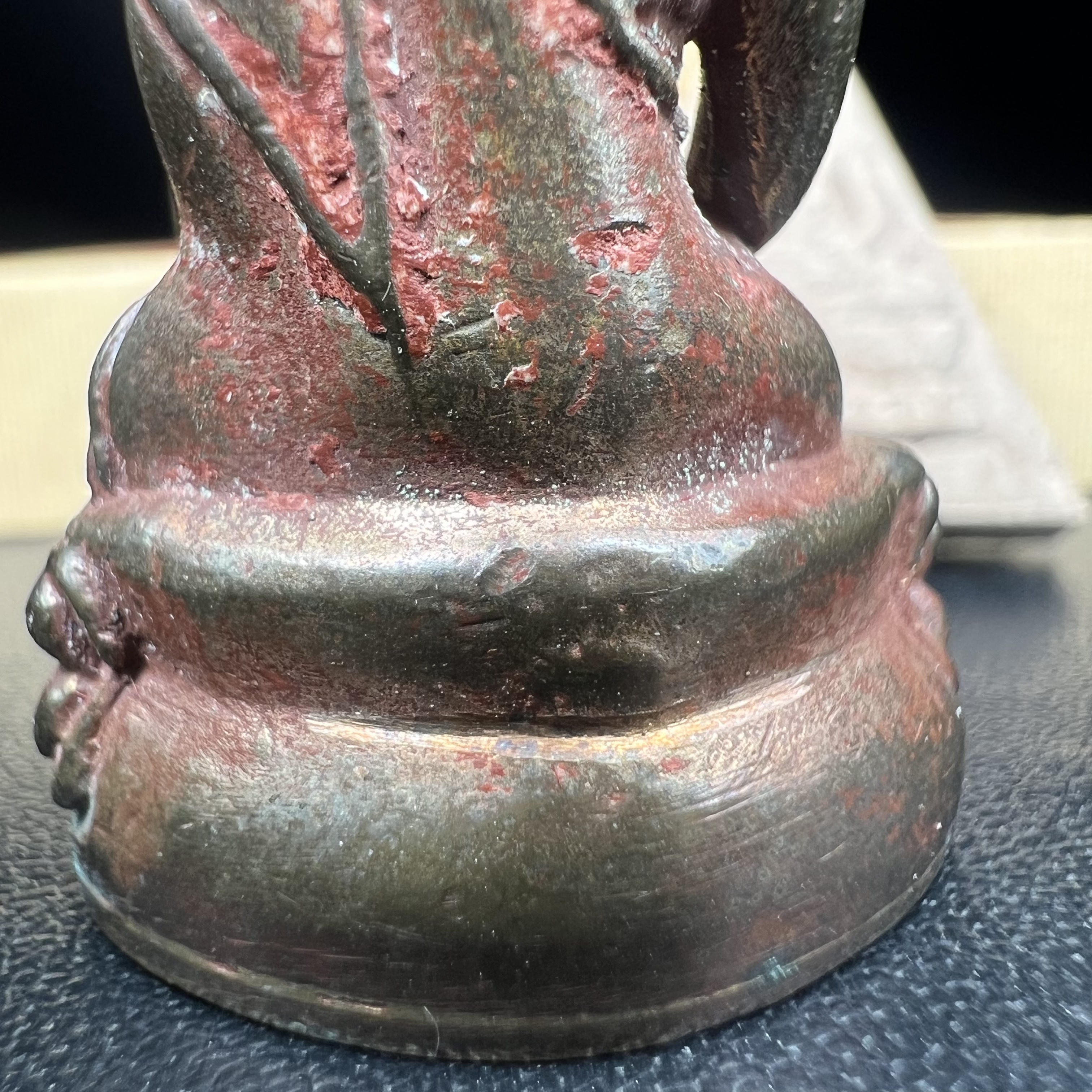 พระกริ่งเจริญโภคทรัพย์ พระพิมพ์จิตรลดา ที่ระลึกโครงการหลวง ปี 2539 ฉลองครองราชสมบัติครบ 50 ปี รัชกาลที่ 9 ตรากาญจนาภิเษกทองคำ(เนื้อทองคำแท้)(ชุดกรรมการหายาก)(สภาพผิวยาขัดแดงๆติดเต็มๆสวยเดิม ผิวแบบนี้พบเจอน้อย))(1ใน1999ชุด)