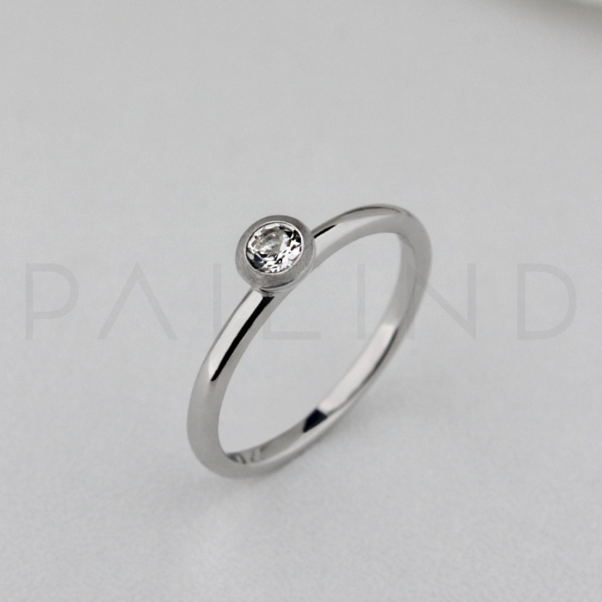 แหวนเงินชุบทองคำขาวประดับพลอย WHITE TOPAZ