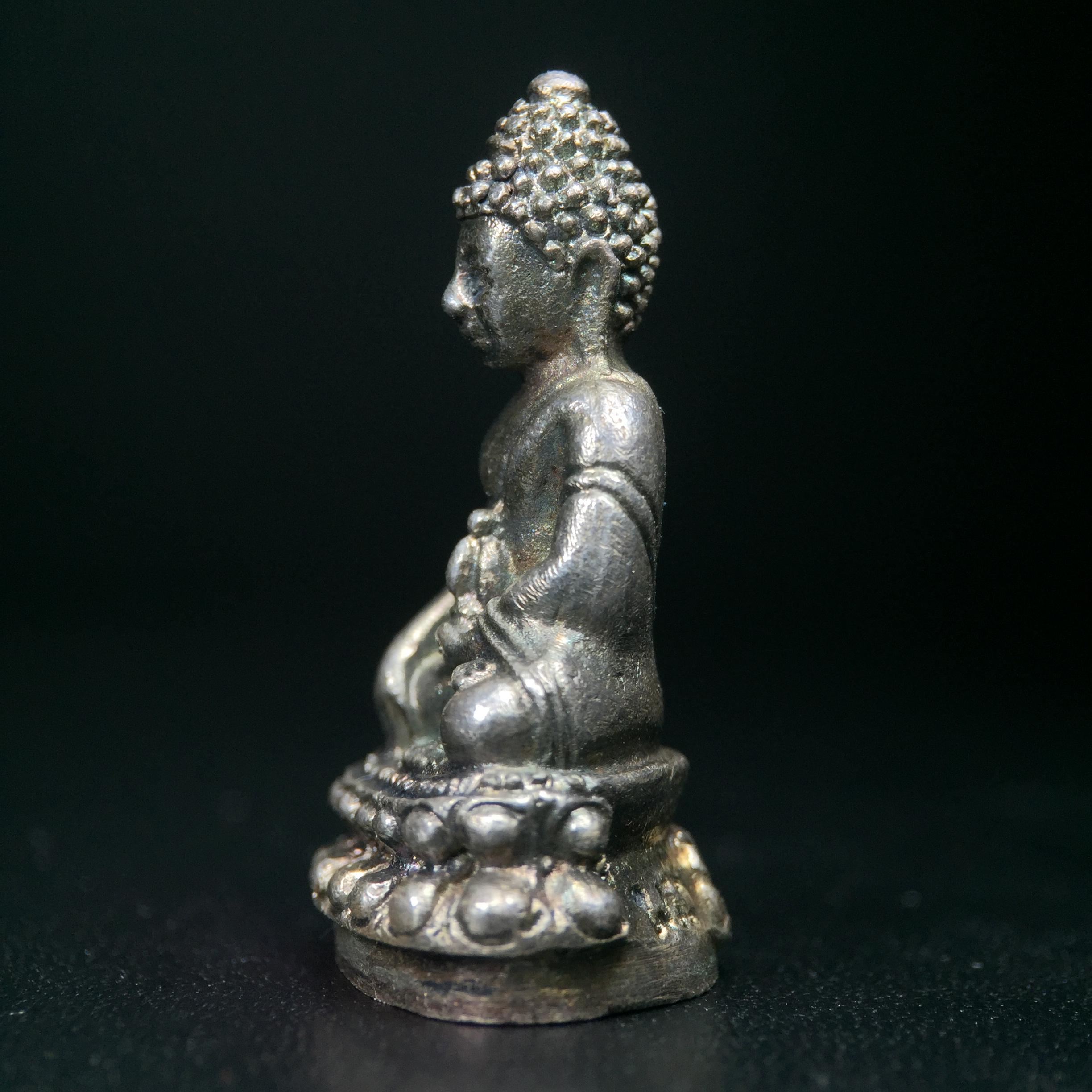 พระกริ่งศาสดา ภปร. วัดบวรนิเวศวิหาร ปี 2532 จัดสร้างในโอกาสสองทศวรรษรามาธิบดี เพื่อศูนย์การแพทย์สิริกิติ์ เนื้อเงิน+เนื้อนวโลหะ(1ชุดรวม 2 องค์) (พิธีใหญ่ มวลสารมงคล สวยงามเข้มขลัง)สมเด็จพระญาณสังวร สมเด็จพระสังฆราชฯเสด็จเททอง