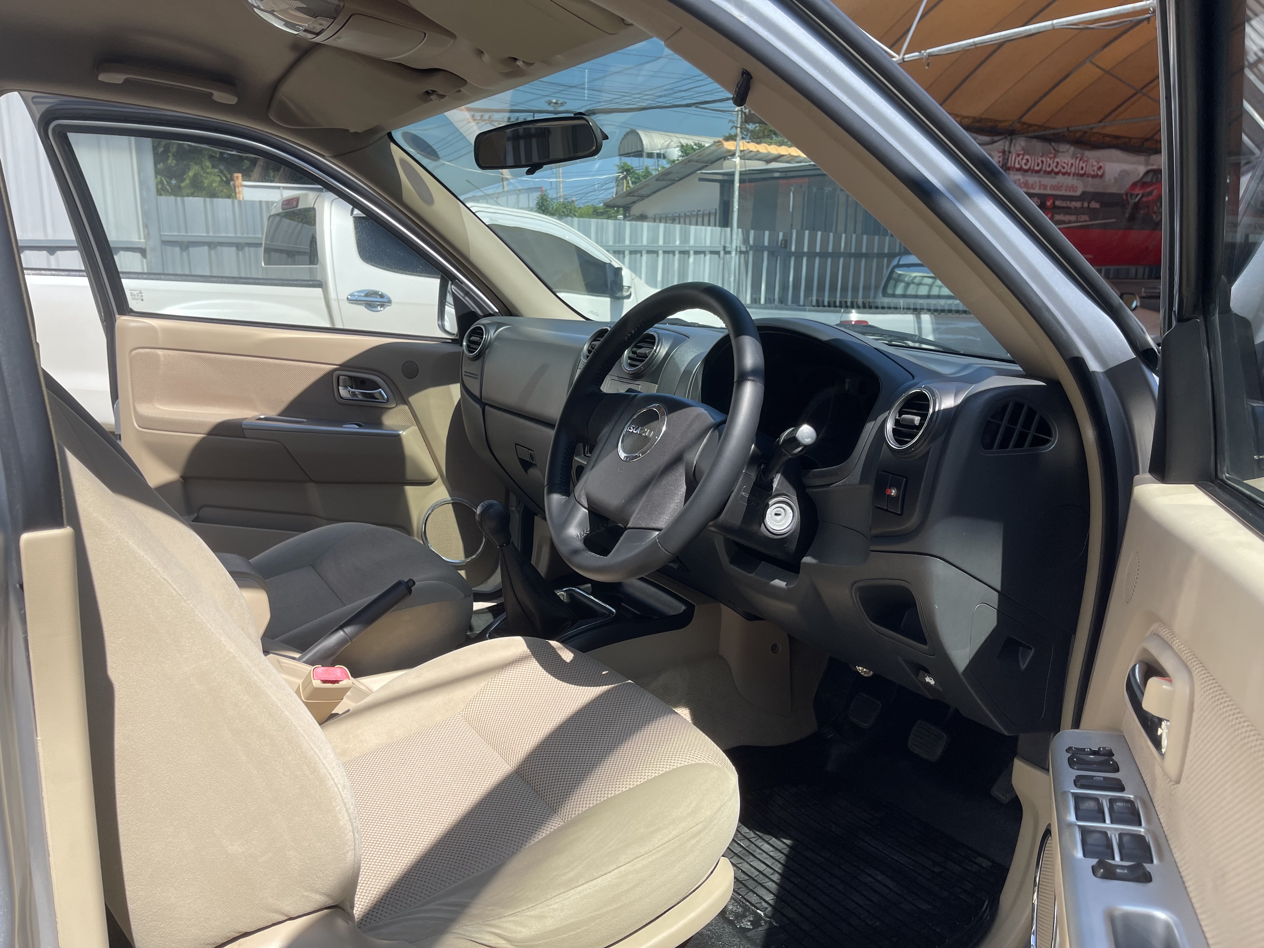 Isuzu Dmax 4ประตู Hilander 2.5 Abs Navi 2011 เงิน