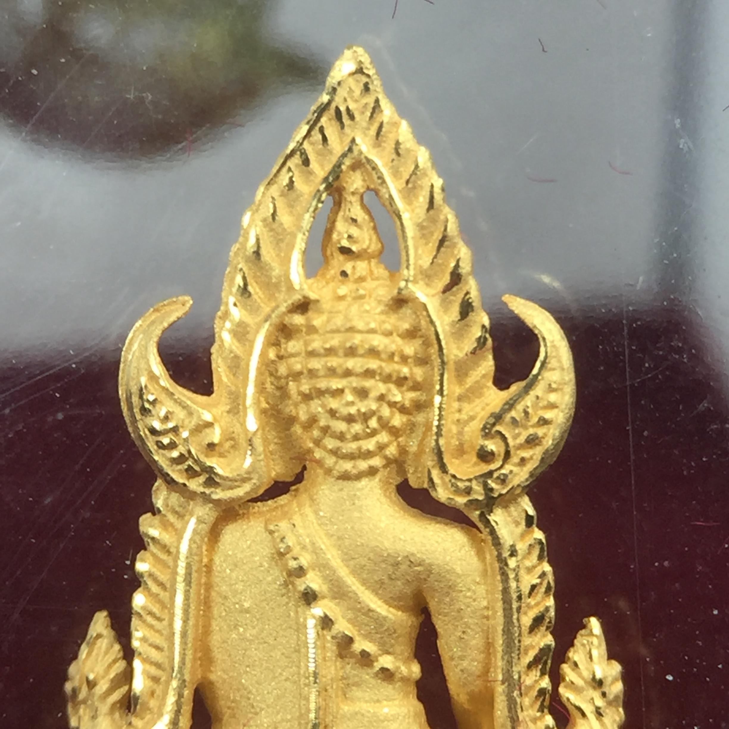 พระพุทธชินราช รุ่น ประวัติศาสตร์ มูลนิธิเพื่อตำรวจไทยจัดสร้าง ปี 2562 เนื้อทองคำขัดเงา พิมพ์ลอยองค์จิ๋ว(ขนาดสูง 1.5 ซม.) (สภาพ สวย ซีนซองเดิม กล่องบรรจุเดิมครบสมบูรณ์)