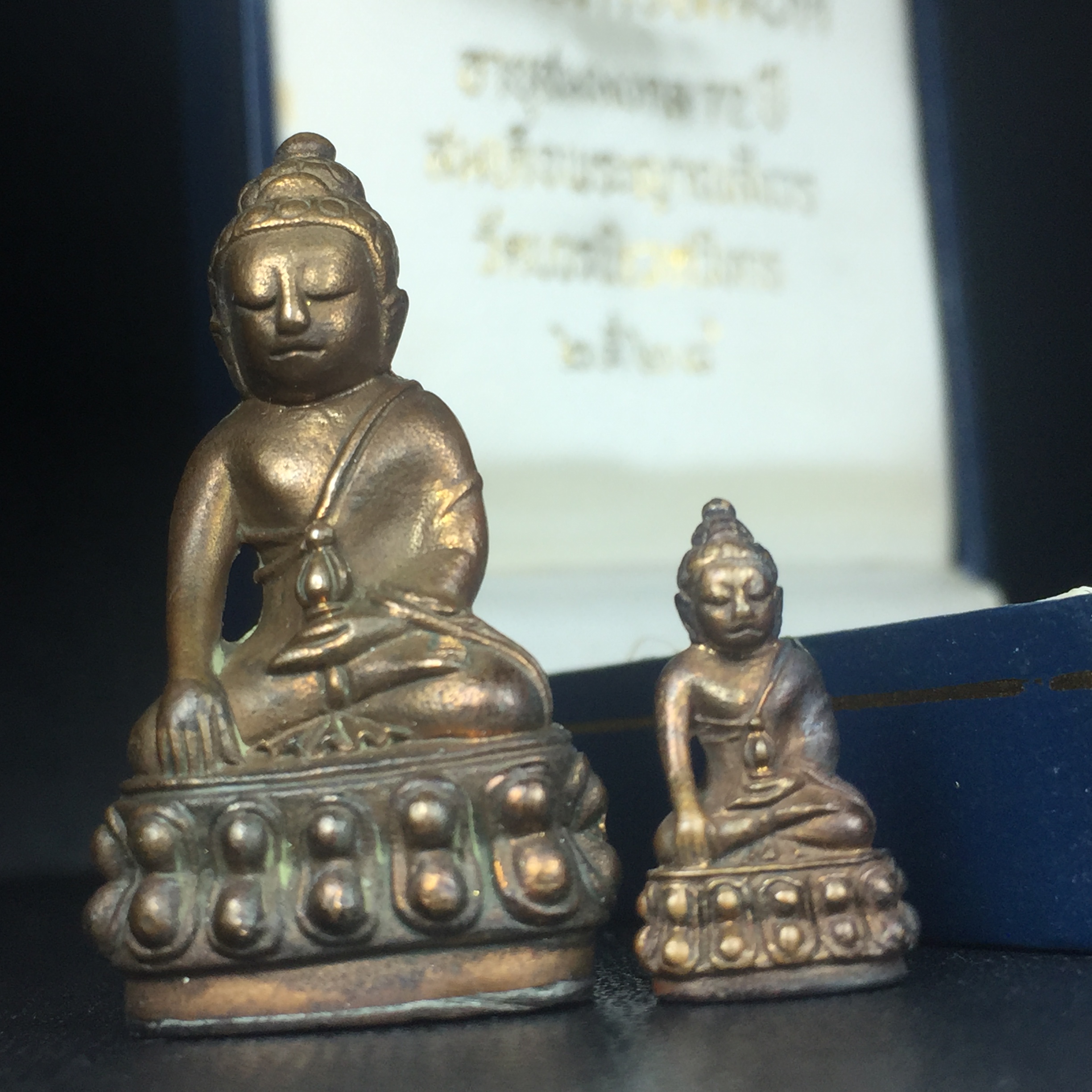 พระกริ่ง-พระชัยวัฒน์ รุ่นศิริสมบัติ อายุสมมงคล 72ปี สมเด็จพระญาณสังวร วัดบวรนิเวศวิหาร ปี 2528 เนื้อสัมฤทธิ์โลหะผสม(ตอกโค๊ด) (สุดยอดชนวนมาลสารรุ่นยอดนิยมที่นำมาจัดสร้าง)พร้อมกล่องบรรจุเดิมครบ รุ่นนี้สร้างน้อย หายาก สภาพสวยมาก