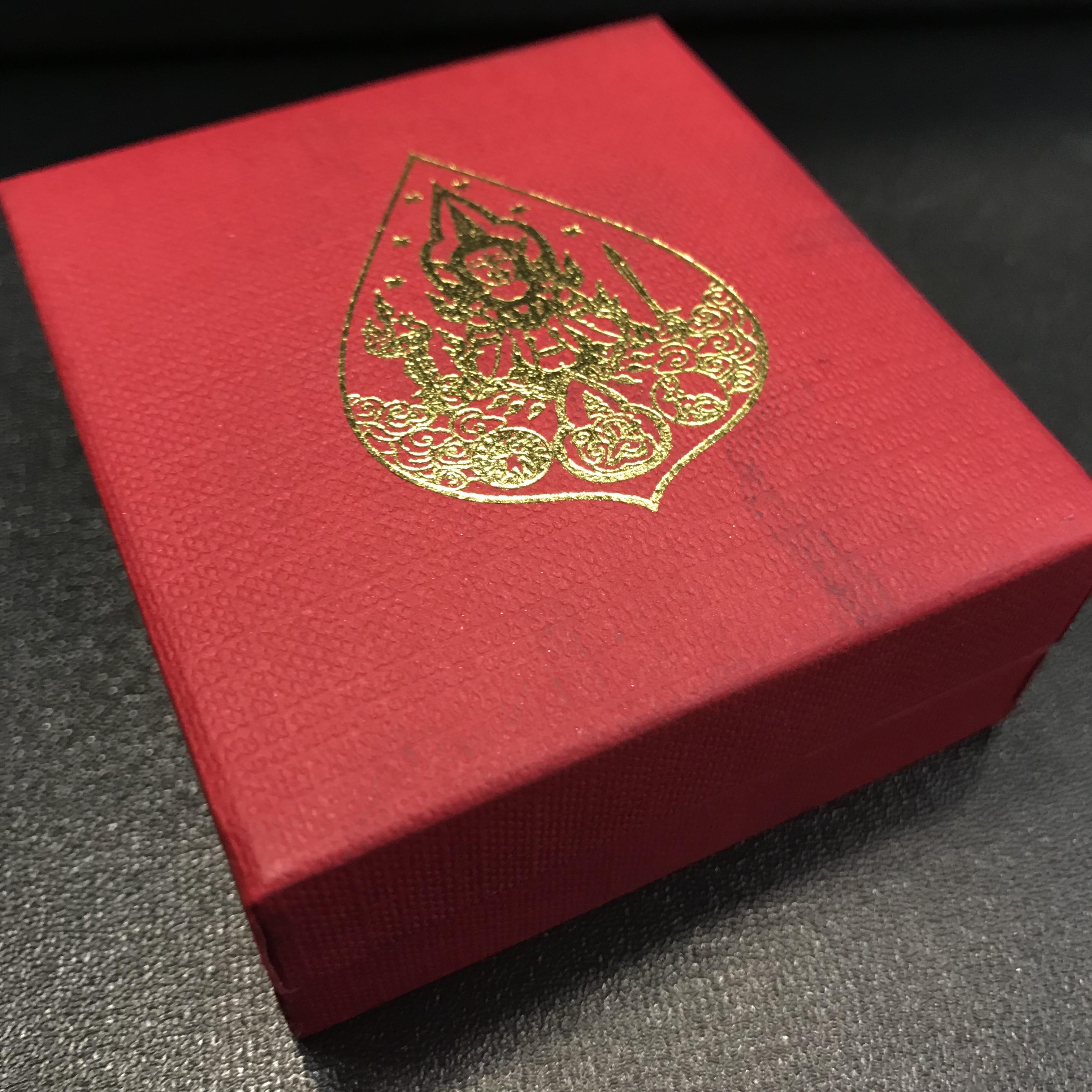 เหรียญสมเด็จพระเจ้าตากสินมหาราช หลังตรามหาเดช รุ่นโชคมงคล ปี51 เนื้อกะไหล่ทองลงยาสภาพสวยพร้อมกล่องบรรจุเดิม