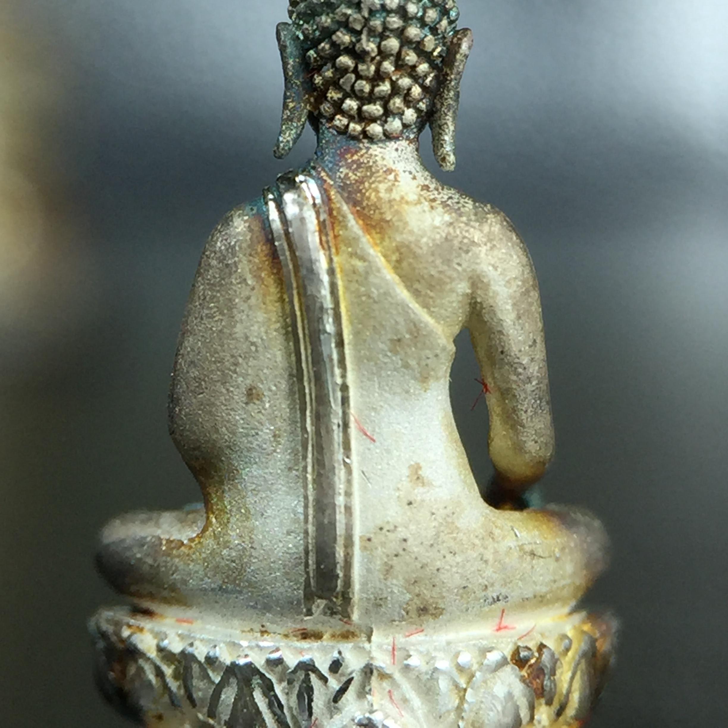 พระกริ่ง+พระชัยวัฒน์พระพุทธนวราชบพิตร ครองสิริราชสมบัติครบ 50 ปี พ.ศ.2540 เนื้อเงินผิวเดิมๆขึ้นสีรุ้งธรรมชาติแบบนิยม(หายาก)(สีสันที่ธรรมชาติสรรค์สร้าง)พร้อมกล่องบรรจุเดิมครบ(1ชุด 2 องค์)1 ใน 9500 ชุด