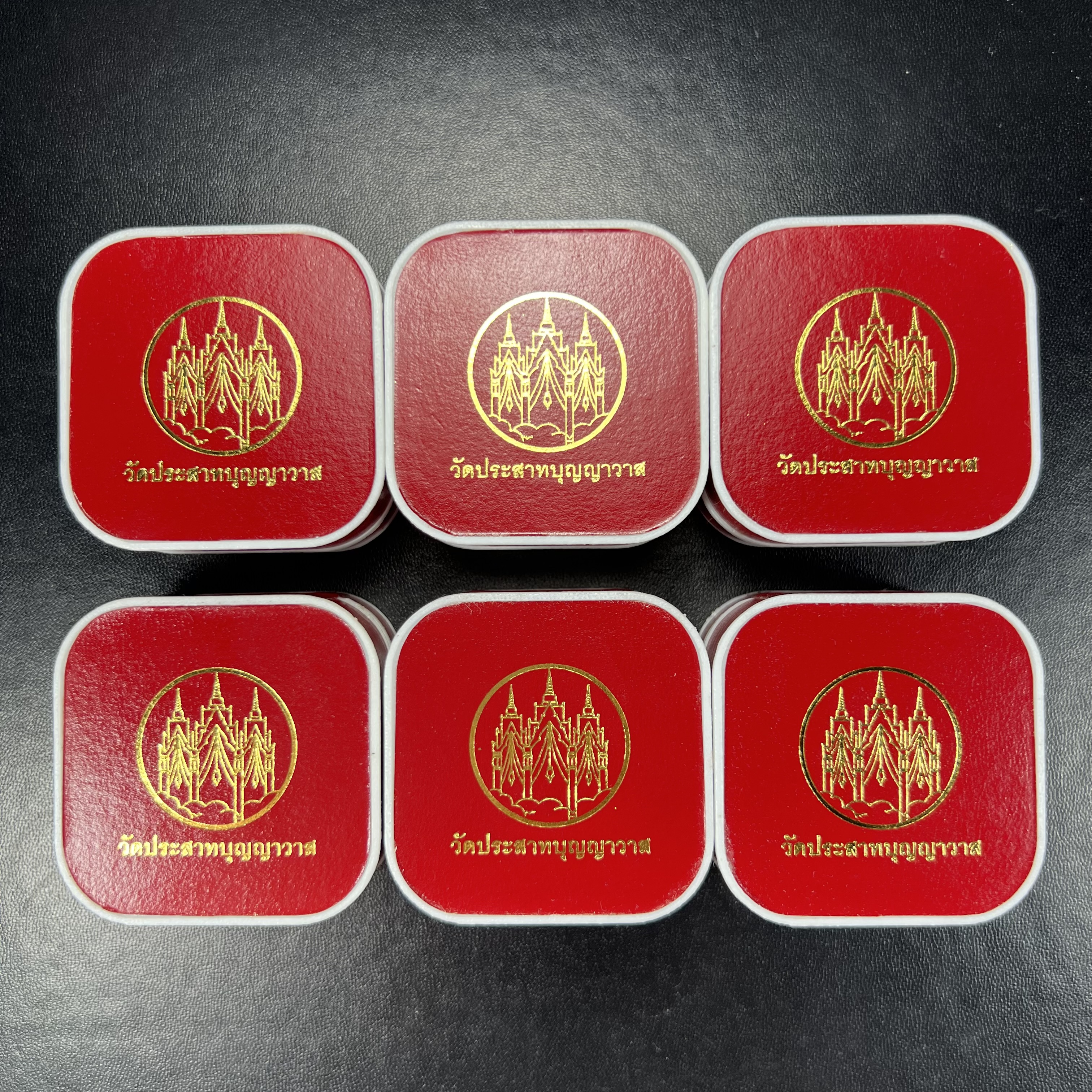 เหรียญหลวงพ่อทวด รุ่นมงคลบารมี วัดประสาทบุญญาวาส ปี 2545 เนื้อเงิน พิมพ์ทรงรูปไข่เล็ก(ขนาด 2.0*1.8 ซม.)ฉลุลายฉากพี้นหลังสีรุ้งสามมิติสวยงาม ตอกโค๊ตมีหมายเลข สภาพสวยซีนซองเดิมพร้อมกล่องบรรจุเดิมครบ***เดินทางปลอดภัยหลวงพ่อทวดคุ้มครอง****