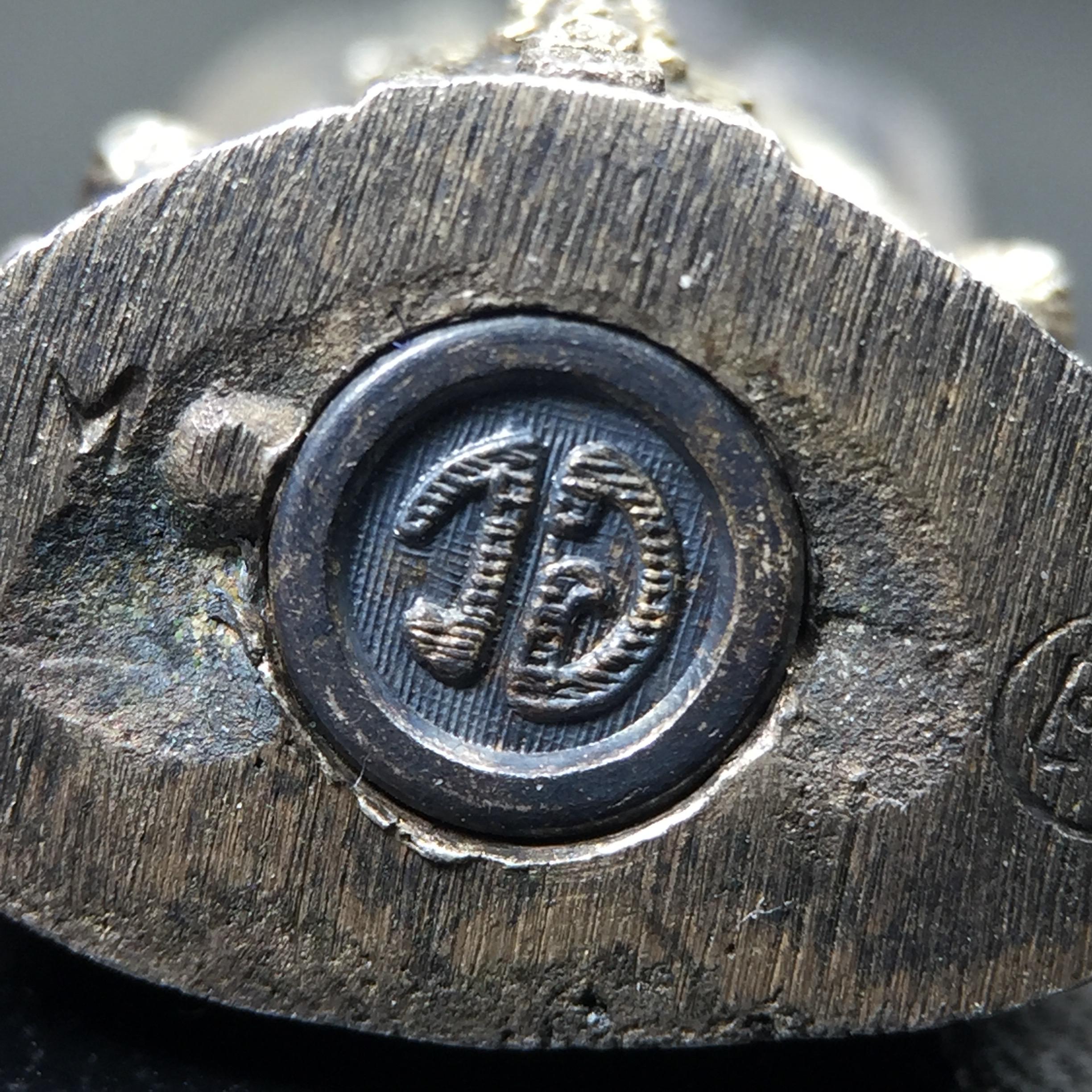 พระกริ่งพรหมรังสี อนุสรณ์ 190 ปี สมเด็จพระพุฒาจารย์ โต วัดอินทรวิหาร ปี2521 เนื้อเงิน(ผิวเดิมเข้มขลัง)พิธีมหาพุทธาภิเษกครั้งยิ่งใหญ่ พิธีสรรพสิทธิชัยไพรีพินาศมหามังคลาภิเษก หมายถึงฤกษ์การปลุกเสกที่เน้นด้านโชคลาภ มีชัยชนะต่อศัตรูการค้า การงาน(รุ่นนี้แนะนำ)