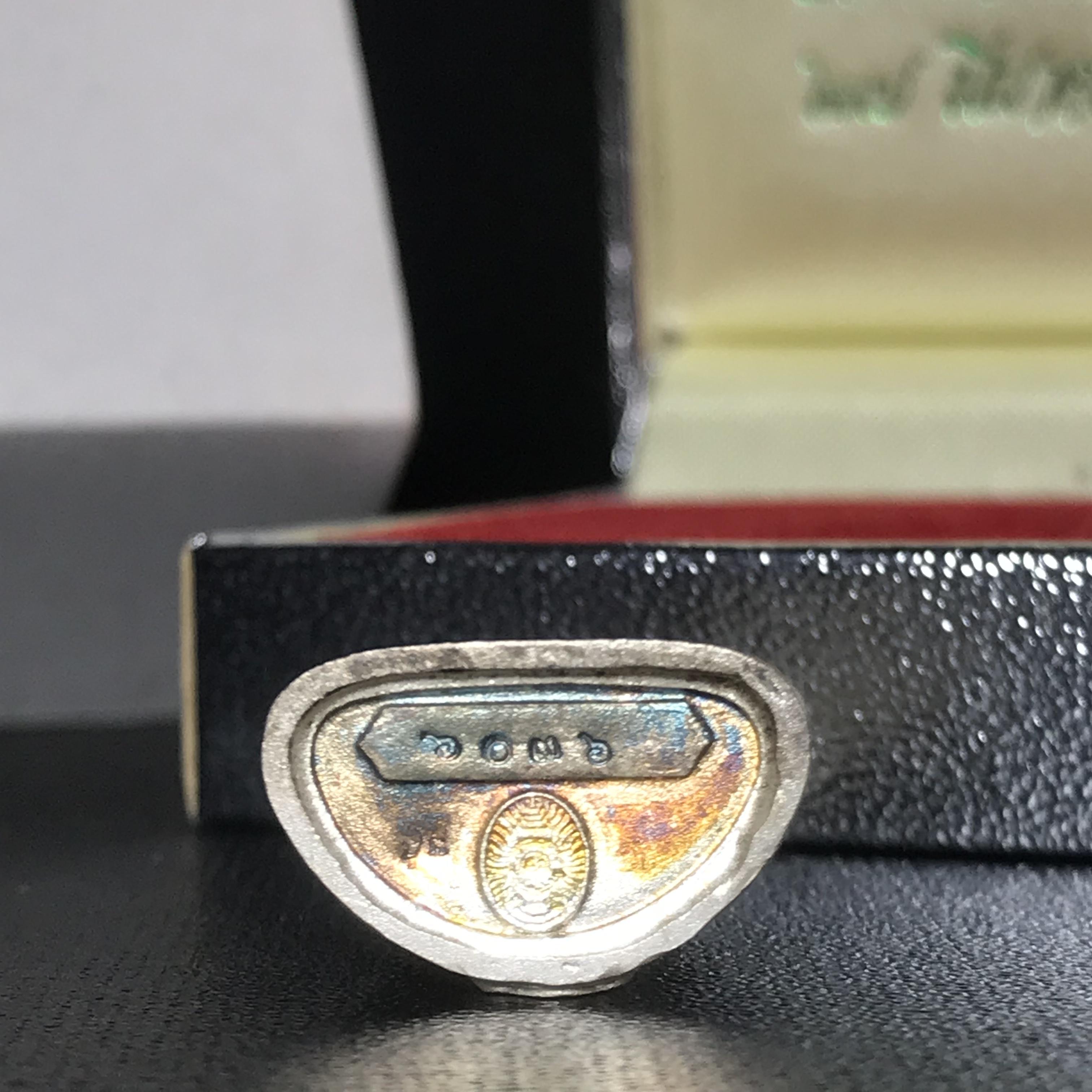 พระกริ่งพระพุทธนวราชบพิตร ครองสิริราชสมบัติครบ 50 ปี พ.ศ.2540 เนื้อเงินผิวเดิมๆขึ้นสีรุ้งธรรมชาติแบบนิยม(หายาก)พร้อมกล่องบรรจุเดิมครบสมบูรณ์