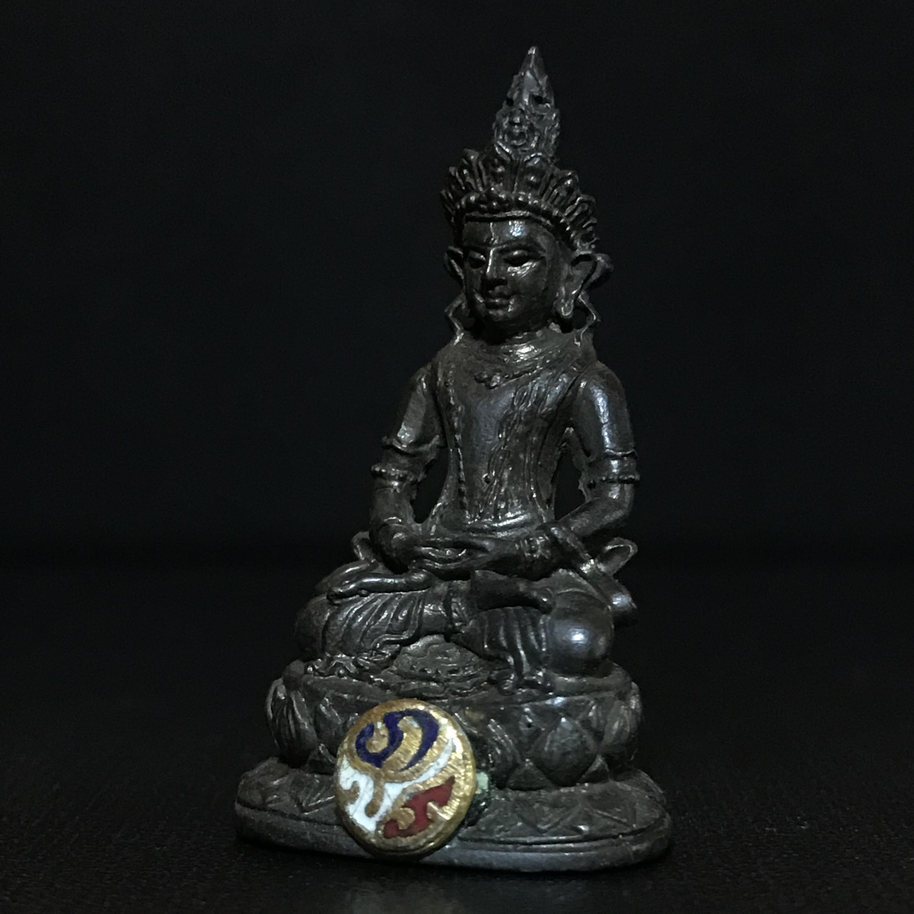 พระกริ่งธิเบตอวโลกิเตศวร ภปร.(พระไวโรจนะพุทธ)วัดมังกรกมลาวาส(เล่งเน่ยยี่) รุ่นแรกปี2515 เนื้อนวโลหะ(ในหลวงรัชกาลที่9เสด็จเททอง)(หายาก)