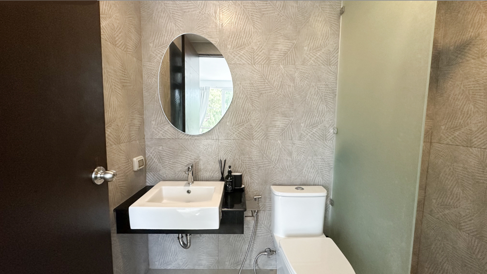 For Rent : Kohkaew, 3- Story Town House, 3 Bedrooms 4 Bathrooms