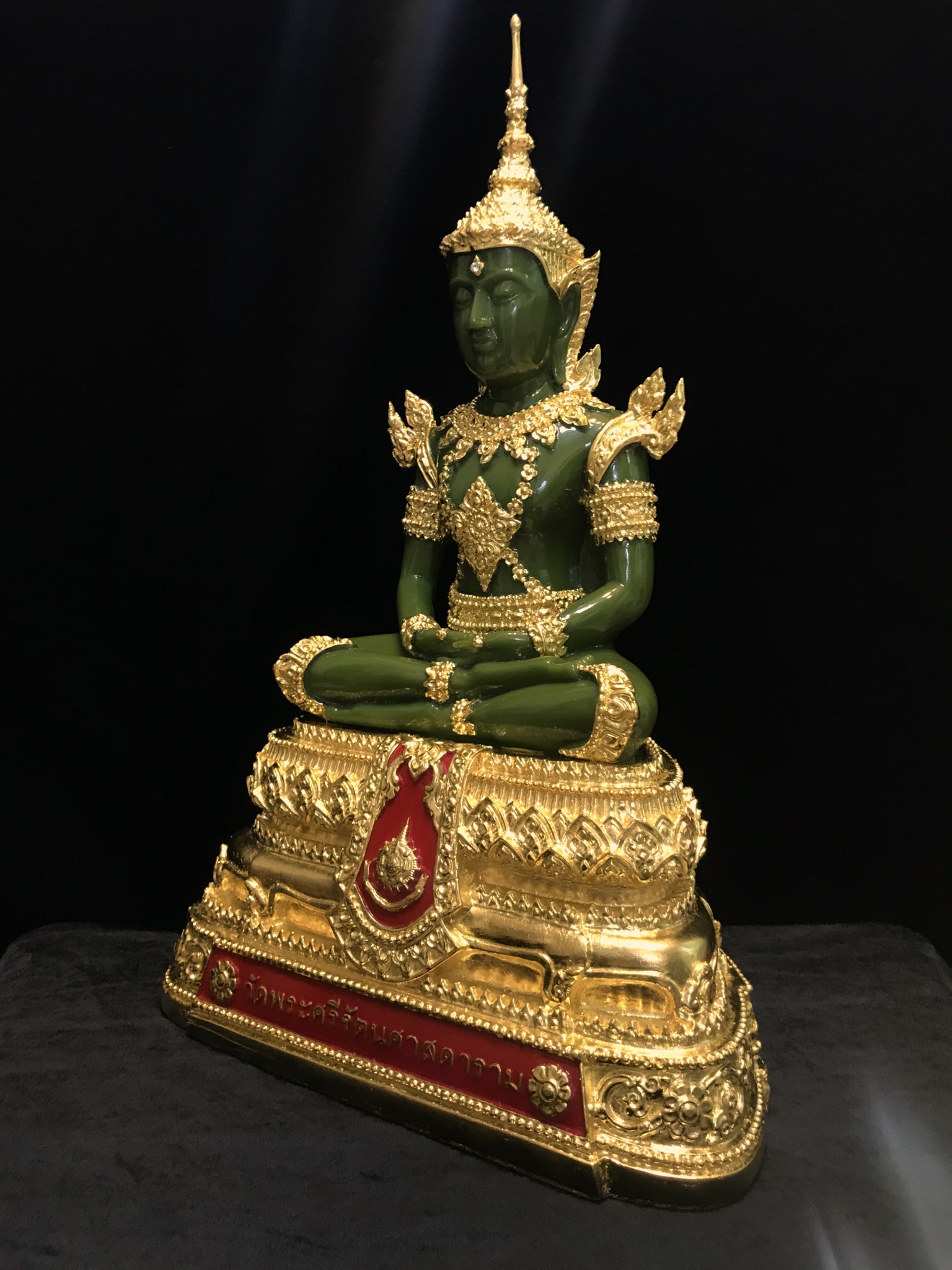 พระพุทธมหามณีรัตนปฏิมากร(พระแก้วมรกต) วัดพระศรีรัตนศาสดาราม สำนักพระราชวัง จัดสร้าง (บรรจุมวลสารใต้ฐาน)ฤดูร้อน ขนาดหน้าตัก 9นิ้ว