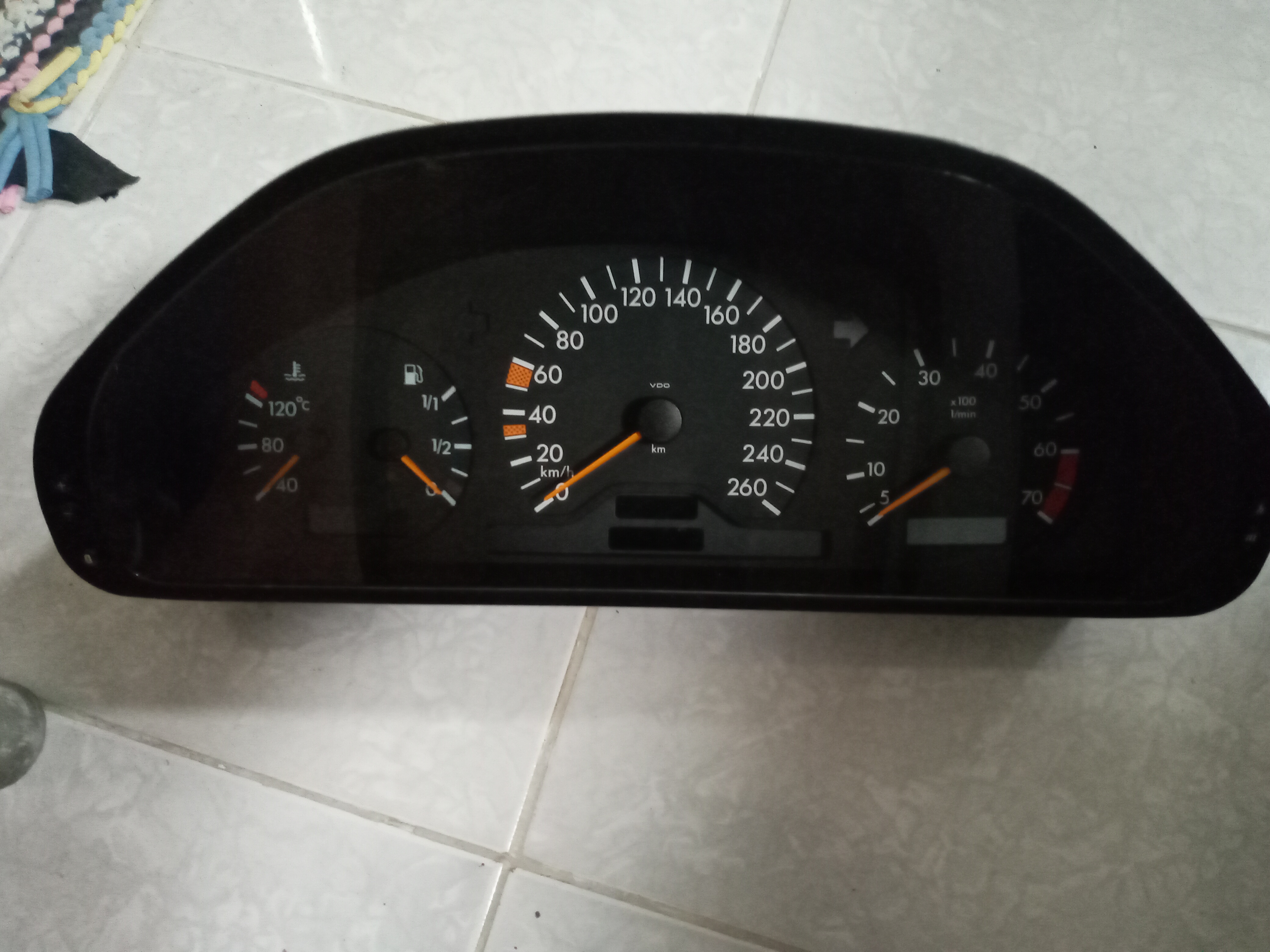 เรือนไมล์ BENZ W202