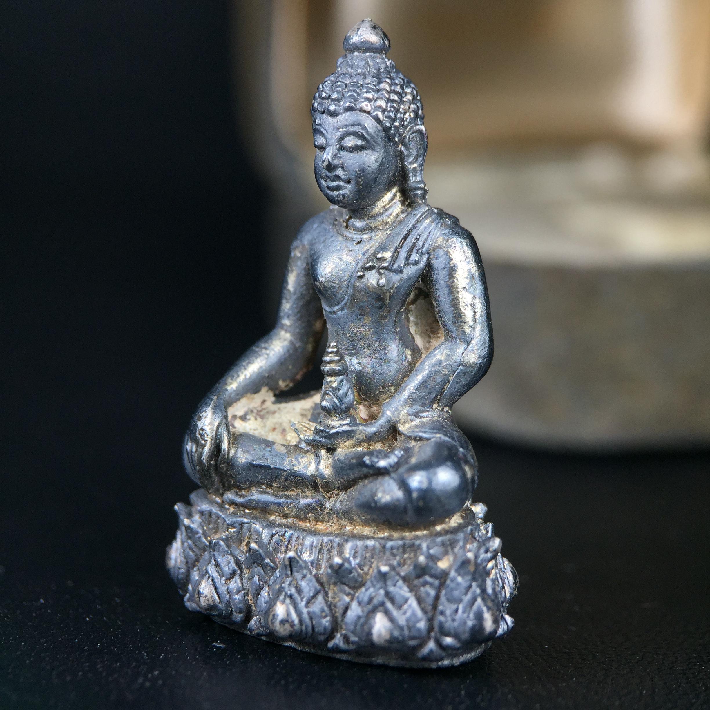 พระกริ่งวาสนา 80 พรรษา สมเด็จพระสังฆราช (วาสน์) วัดราชบพิธฯ ปี2521 เนื้อเงิน(ตอกหมายเลข)(ตอกโค๊ตพระปิดตา) โดยมีหลวงปู่โต๊ะ วัดประดู่ฉิมพลีร่วมปลุกเสก สภาพผิวเดิม สวยจัด แชมป์ๆพร้อมกล่องบรรจุเดิม(หายาก)