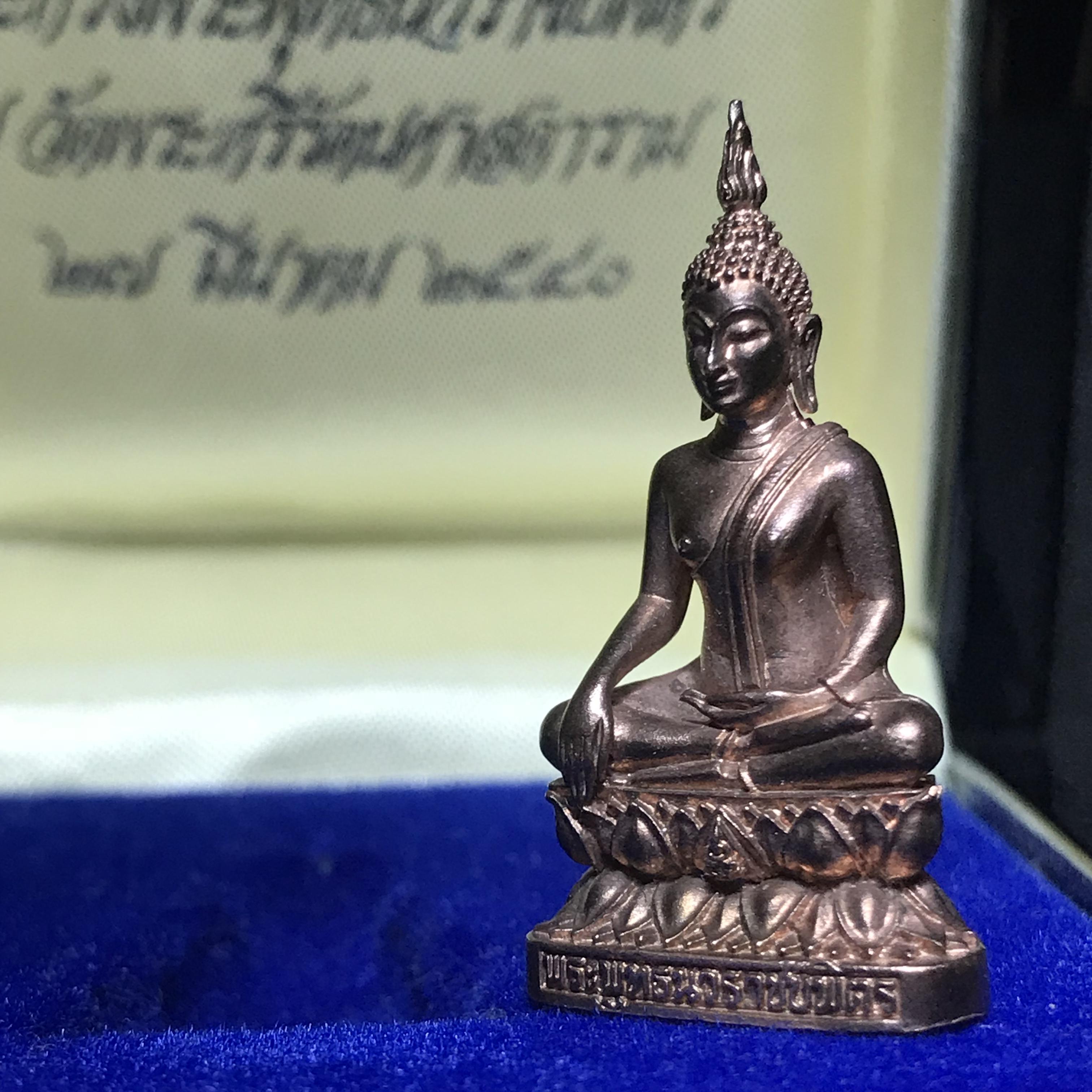 พระกริ่งพระพุทธนวราชบพิตร ครองสิริราชสมบัติครบ 50 ปี พ.ศ.2540 เนื้อนาก ชุดพระราชทาน(หายาก)