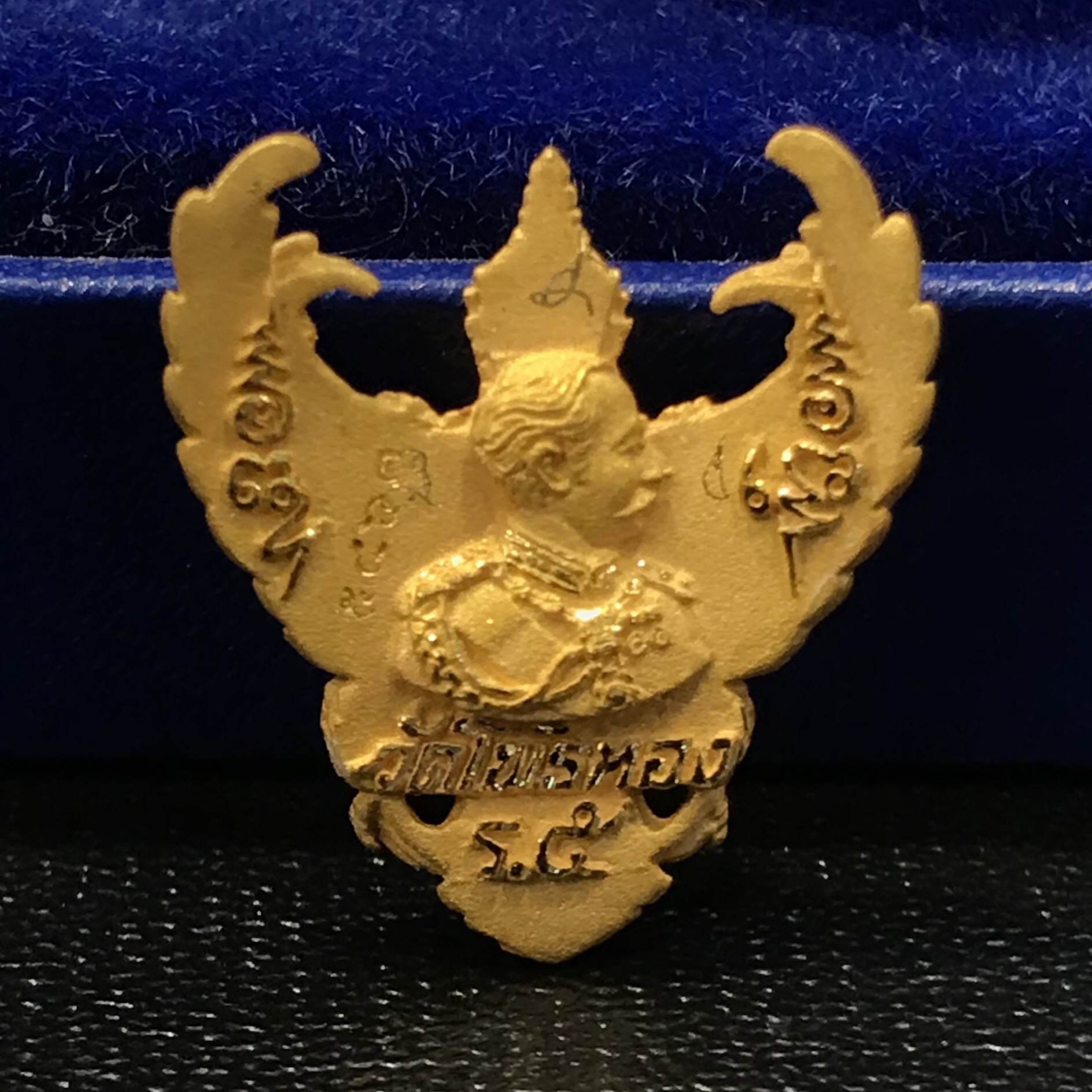 องค์พญาครุฑ รุ่นมหาเศรษฐี วัดโพธิ์ทอง ปี 2540 เนื้อทองคำ พิมพ์เล็ก