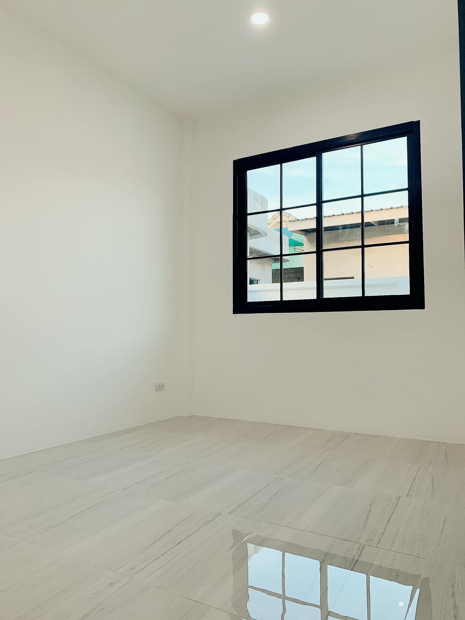 For Sale : Ratsada-Siray, Luxurious townhome, English style, 2 Bedrooms 2 Bathrooms