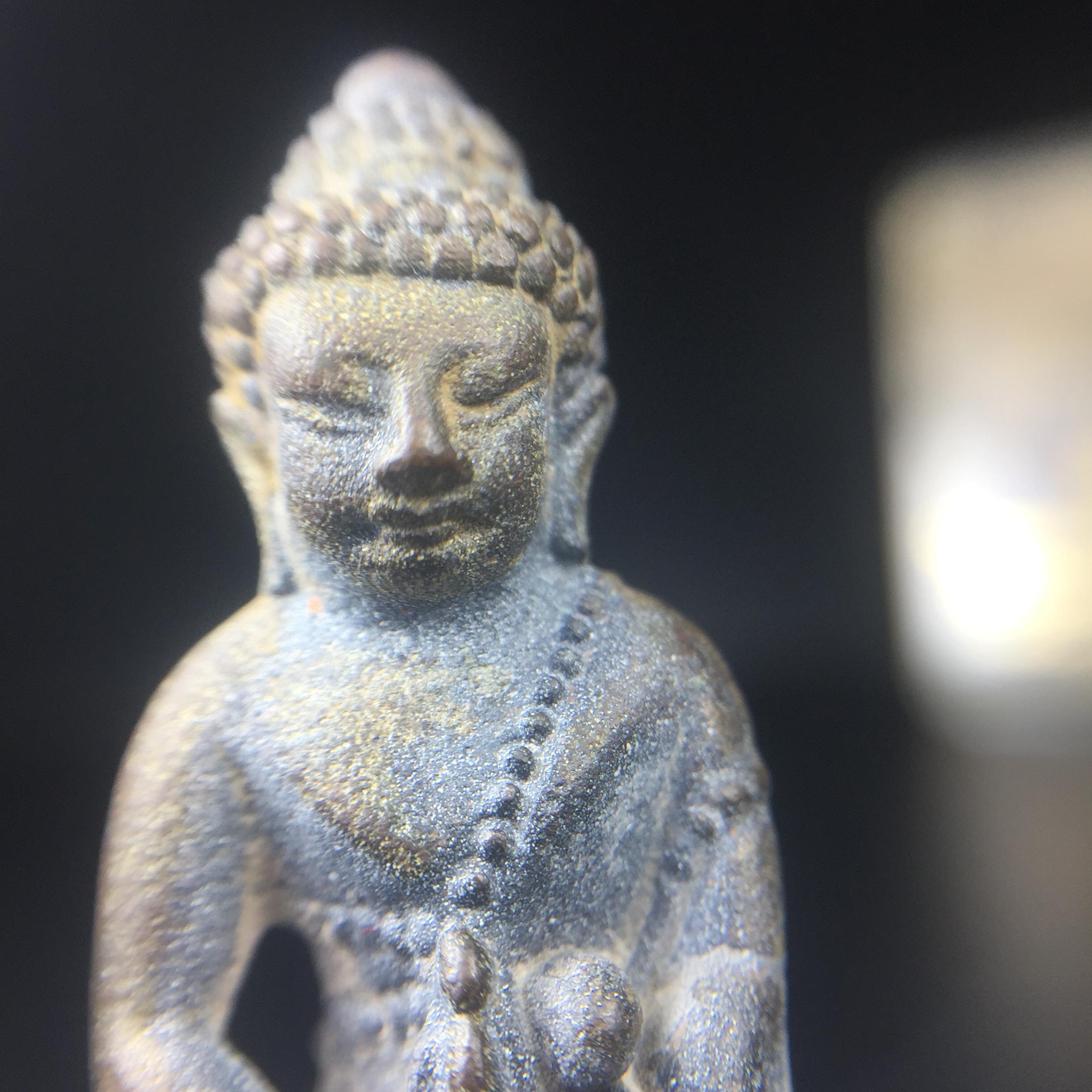 พระกริ่งชินบัญชรฉลองพระชันษา 100 ปี สมเด็จพระญาณสังวร วัดบวรนิเวศวิหาร ปี 2556 เนื้อนวโลหะผสมทองคำก้นทองแดง พิธีใหญ่ มวลสารเด่น นิยม(1 ใน 2556 องค์)