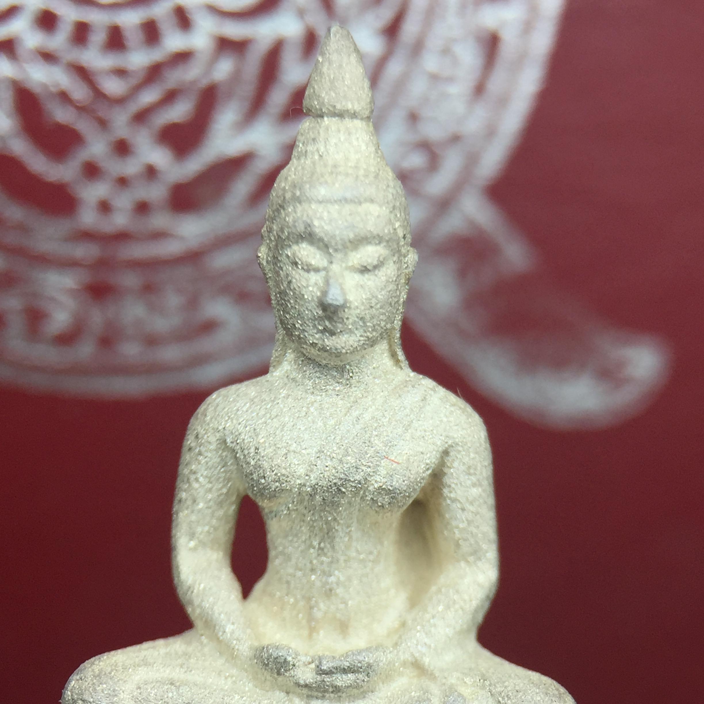 พระพุทธโสธร รุ่นประวติศาสตร์ 80 ปี กรมตำรวจ ปี 2538 เนื้อเงินประกายเพชร(เงินพ่นทราย)พิมพ์ใหญ่ 3.2 ซม. พร้อมกล่องบรรจุเดิม(พระดีพิธีใหญ่ รุ่นยอดนิยม)