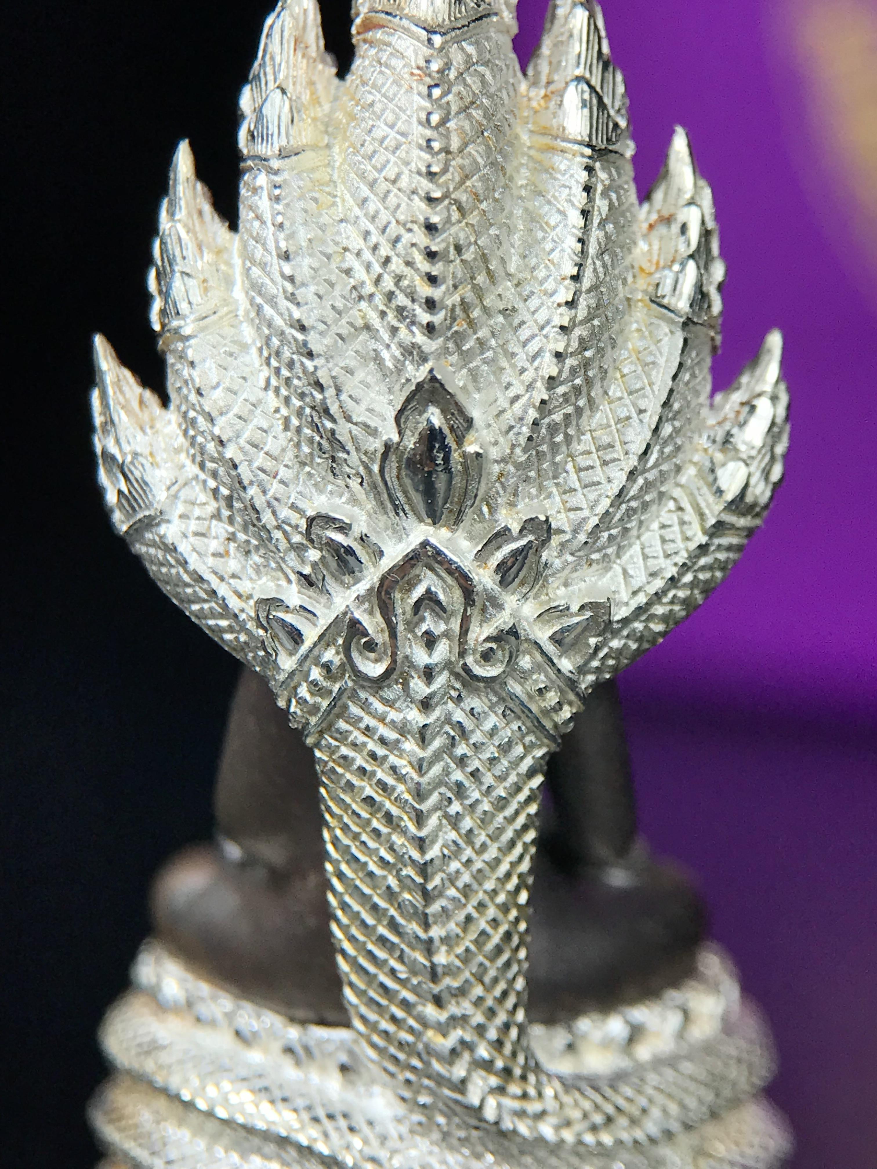 พระนาคปรก สธ. รุ่นสร้างพระอุโบสถเฉลิมพระเกียรติ 4 รอบ 84 พรรษา สมเด็จพระเทพรัตนราชสุดาฯ วัดบวรนิเวศวิหาร ปี 2543 พิมพ์ใหญ่ องค์พระเนื้อนวโลหะ ฐานนาคปรกเนื้อเงิน(สภาพ สวย )พิธีใหญ่ พุทธศิลป์งดงาม หายาก(องค์หมายเลขสวย ๒๖๗) (1 ใน 1999 องค์)