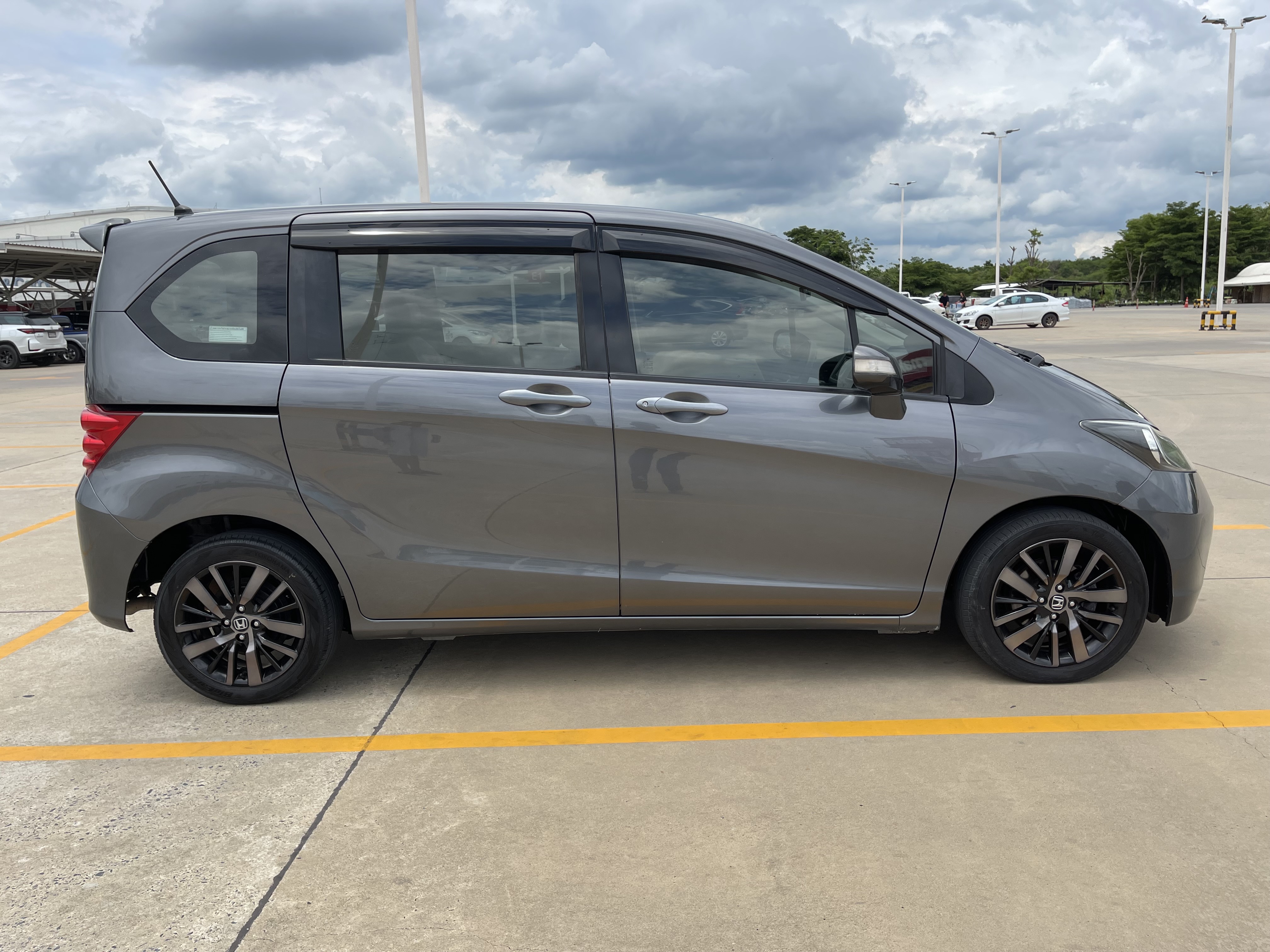 Honda Freed 1.5 E Sport At 2010 เทาดำ