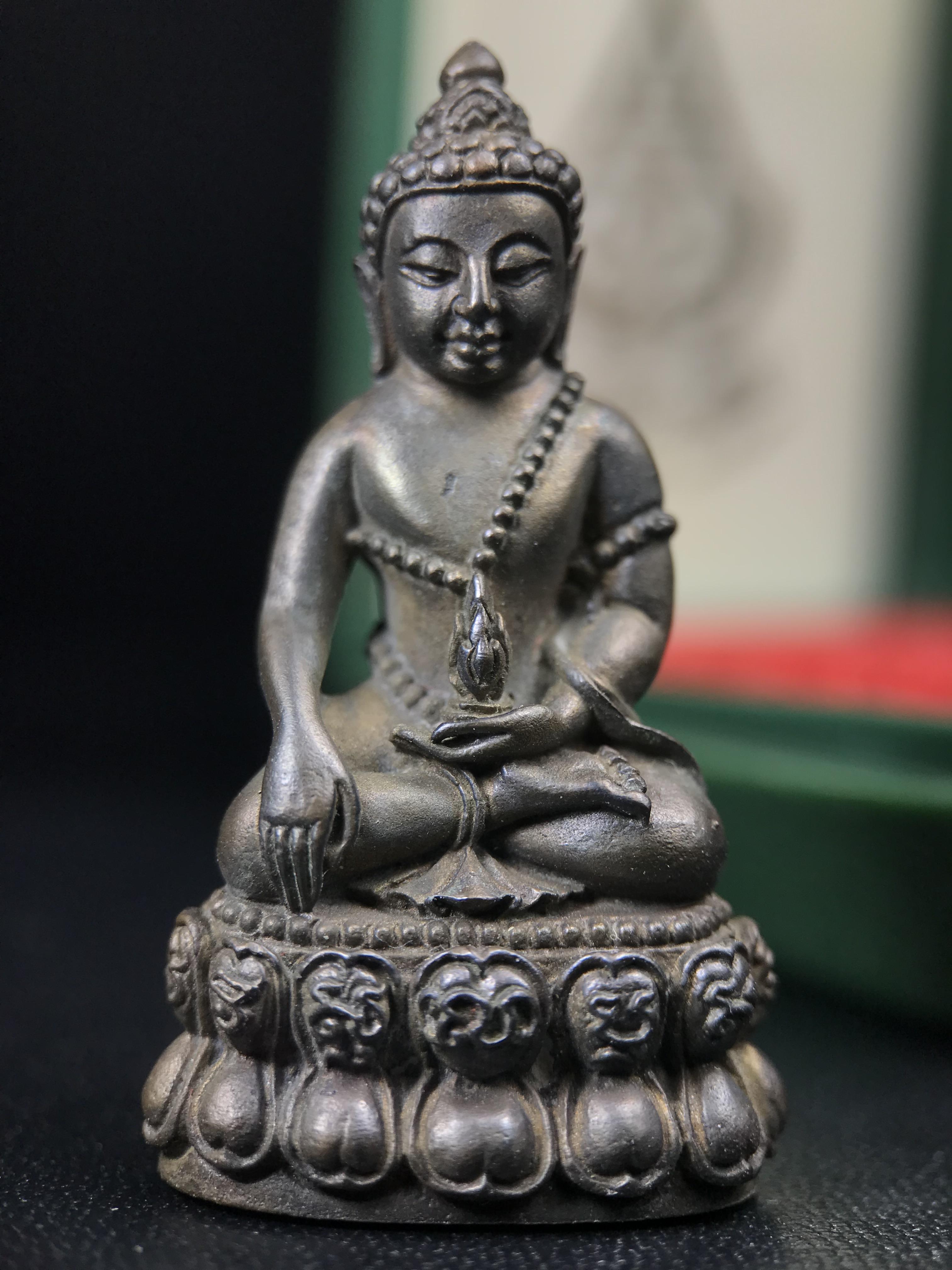 พระกริ่งวาสนา สมเด็จพระสังฆราช(วาสน์)วัดราชบพิธฯ ปี 2531 เนื้อนวโลหะ สร้างเป็นที่ระลึกในคราวที่สมเด็จพระอริยวงศาคตญาณ สมเด็จพระสังฆราช(วาสน์ วาสโน)มีพระชนมายุครบ90พรรษา(ในหลวง ร.9 เสด็จในพิธี)งานแกะแม่พิมพ์โดย นายช่างเกษม มงคลเจริญ)(1ใน1991องค์)