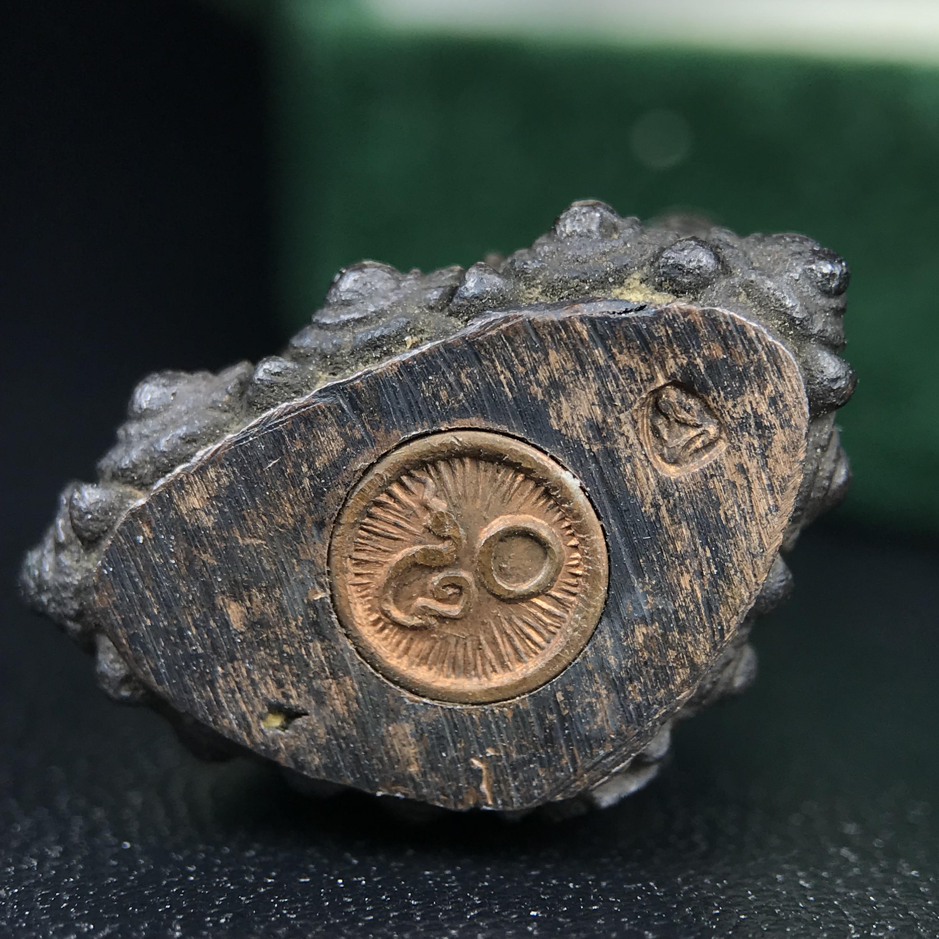 พระกริ่งวาสนา(รุ่นแรก) 80 พรรษา สมเด็จพระสังฆราช (วาสน์) วัดราชบพิธฯ ปี2521 เนื้อนวโลหะ(ตอกโค๊ตพระปิดตา) โดยมีหลวงปู่โต๊ะ วัดประดู่ฉิมพลีร่วมปลุกเสก พร้อมกล่องบรรจุเดิม(รุ่นแรก คอตั้งตรงได้สัดส่วน หายาก)