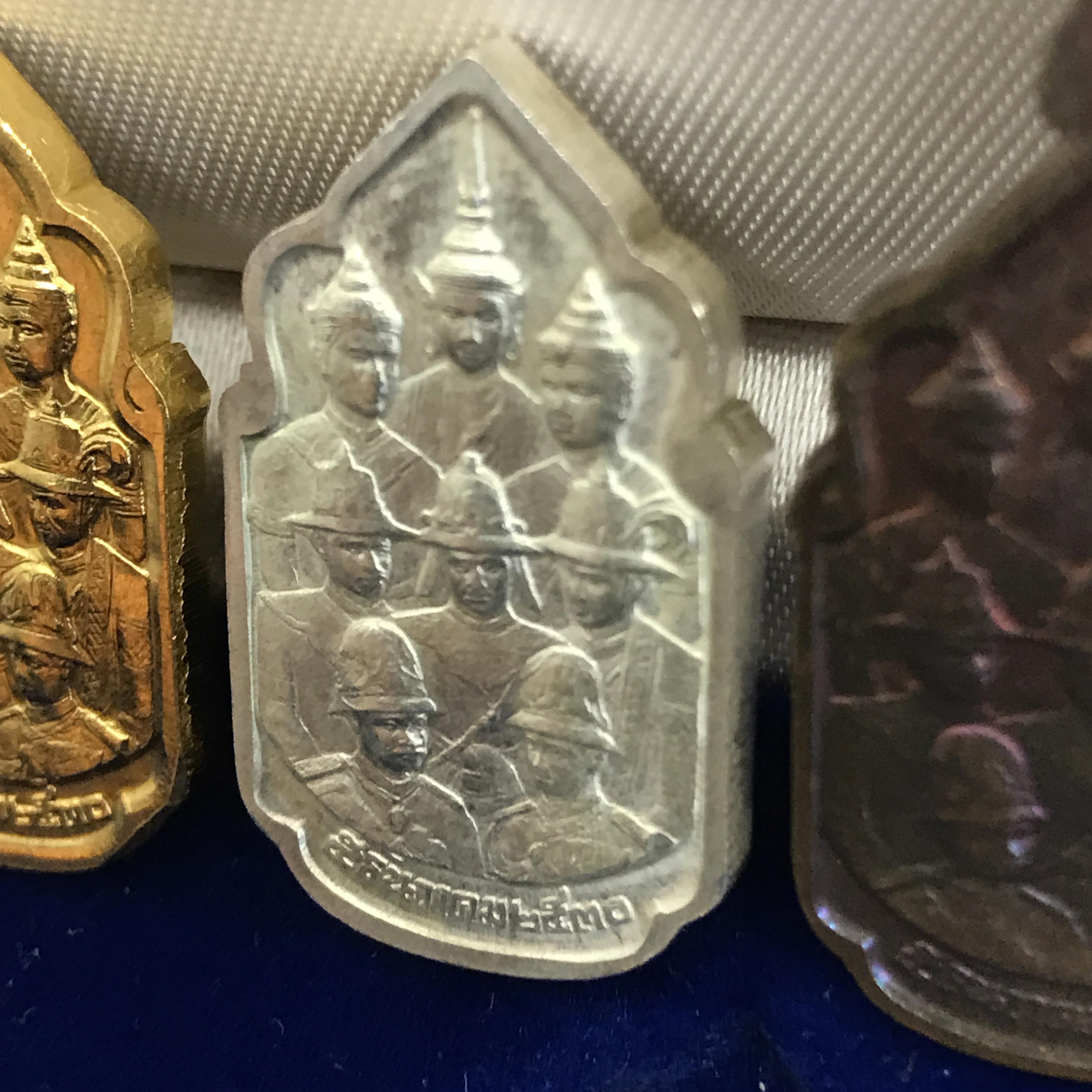 เหรียญนวมหาราชเฉลิมพระชนพรรษา 5 รอบ ในหลวง ปี 2530 ชุดทองคำ(หายาก)